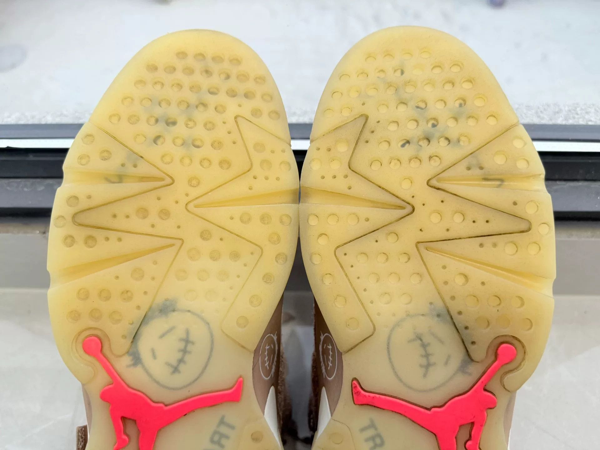 Nike Nike AJ6 Beige Lowtop Sneakers 13 Men Size US 13 / EU 46 - 7 Thumbnail