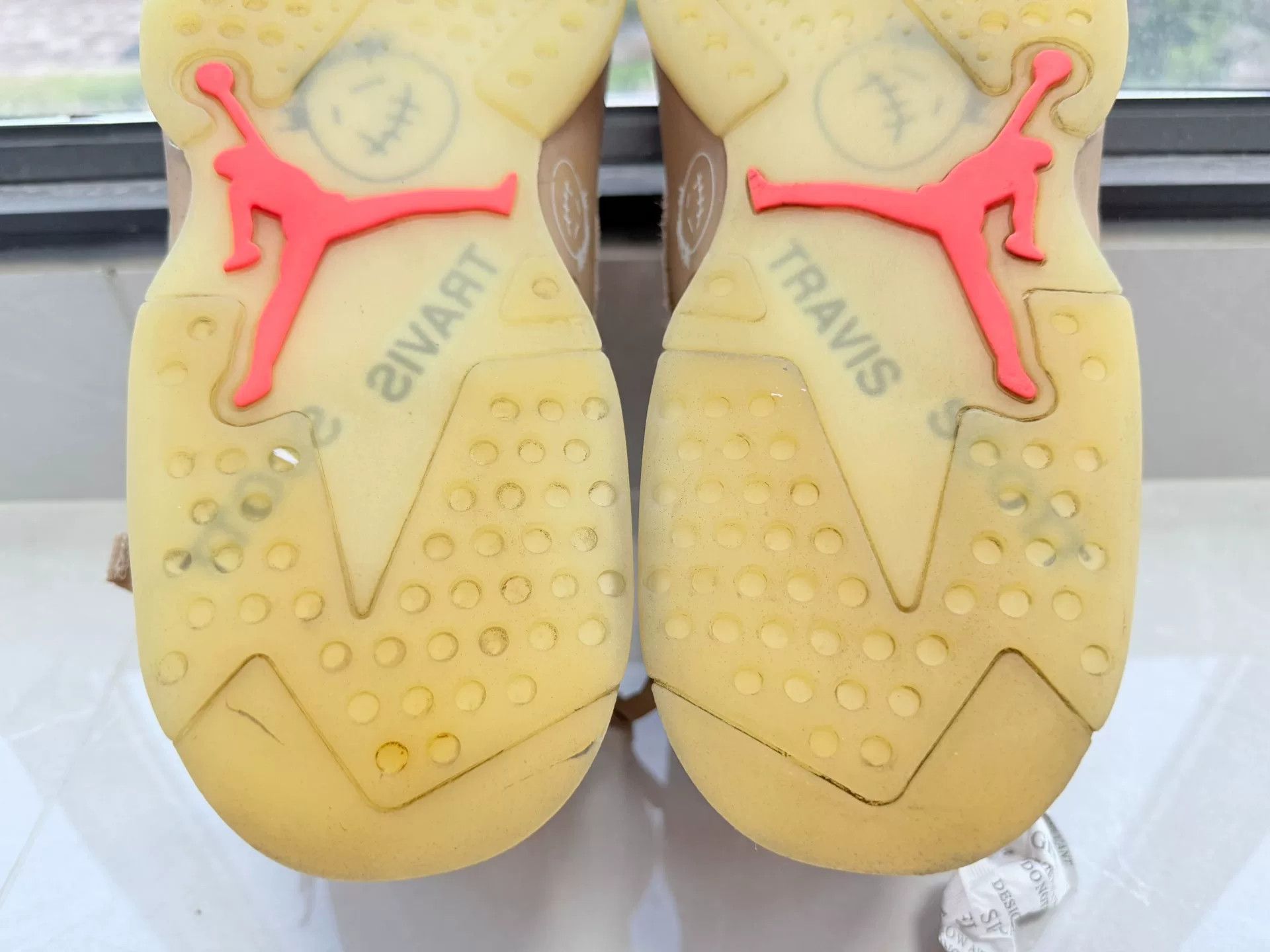 Nike Nike AJ6 Beige Lowtop Sneakers 13 Men Size US 13 / EU 46 - 8 Thumbnail