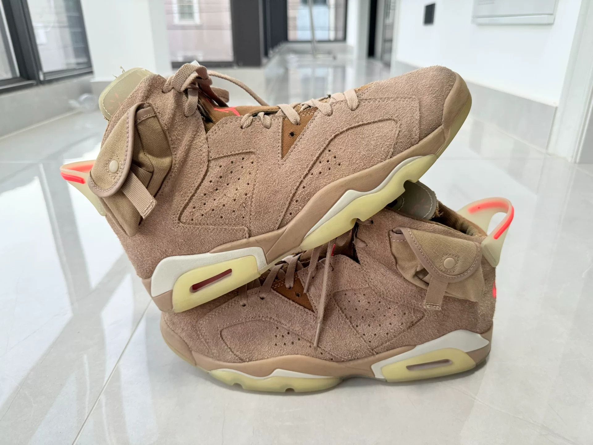 Nike Nike AJ6 Beige Lowtop Sneakers 13 Men Size US 13 / EU 46 - 2 Thumbnail