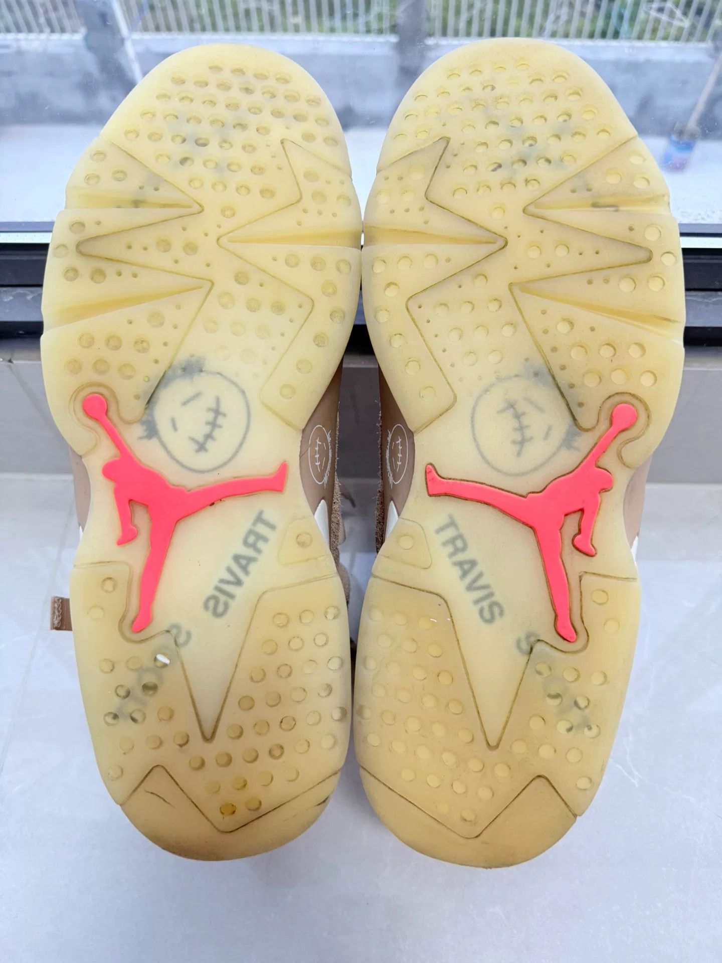 Nike Nike AJ6 Beige Lowtop Sneakers 13 Men Size US 13 / EU 46 - 6 Thumbnail