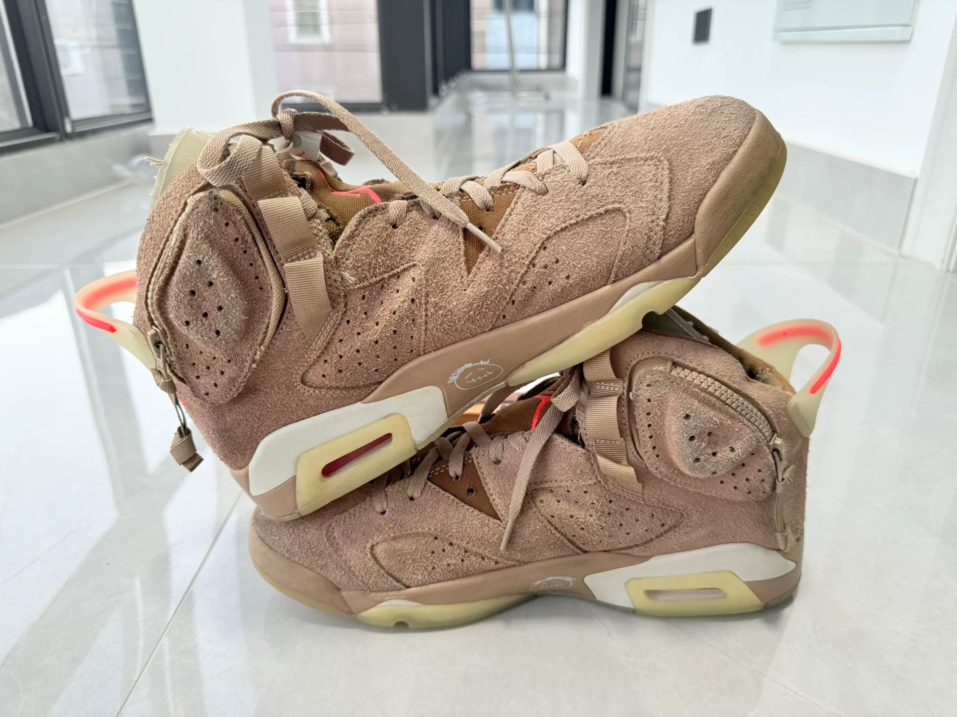 Nike Nike AJ6 Beige Lowtop Sneakers 13 Men Size US 13 / EU 46 - 3 Thumbnail