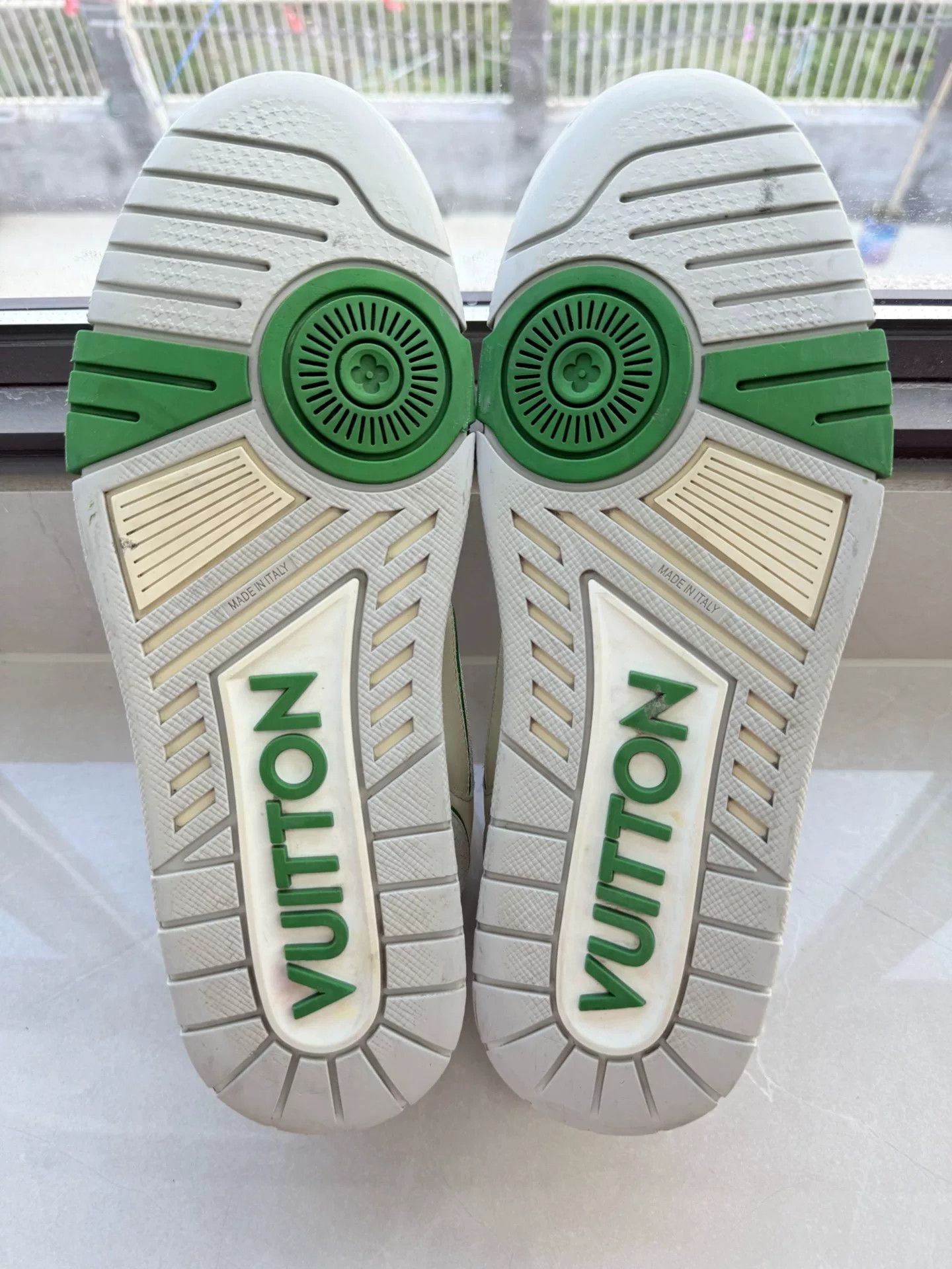 Louis Vuitton Louis Vuitton Training Green Lowtop Sneakers 8 Men Size US 8 / EU 41 - 6 Thumbnail