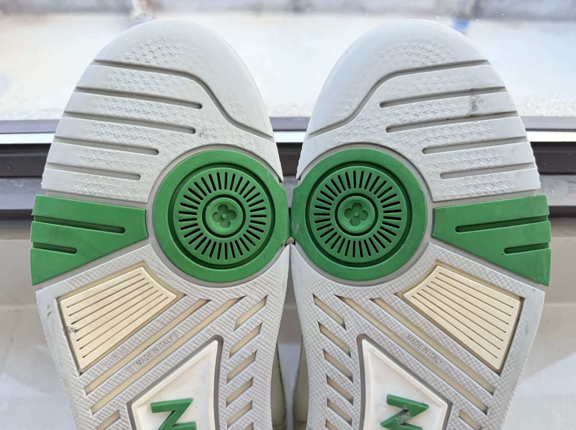 Louis Vuitton Louis Vuitton Training Green Lowtop Sneakers 8 Men Size US 8 / EU 41 - 7 Thumbnail