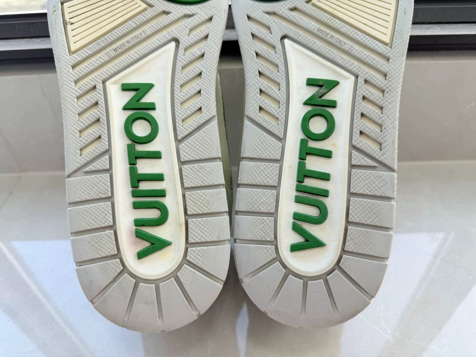 Louis Vuitton Louis Vuitton Training Green Lowtop Sneakers 8 Men Size US 8 / EU 41 - 8 Thumbnail