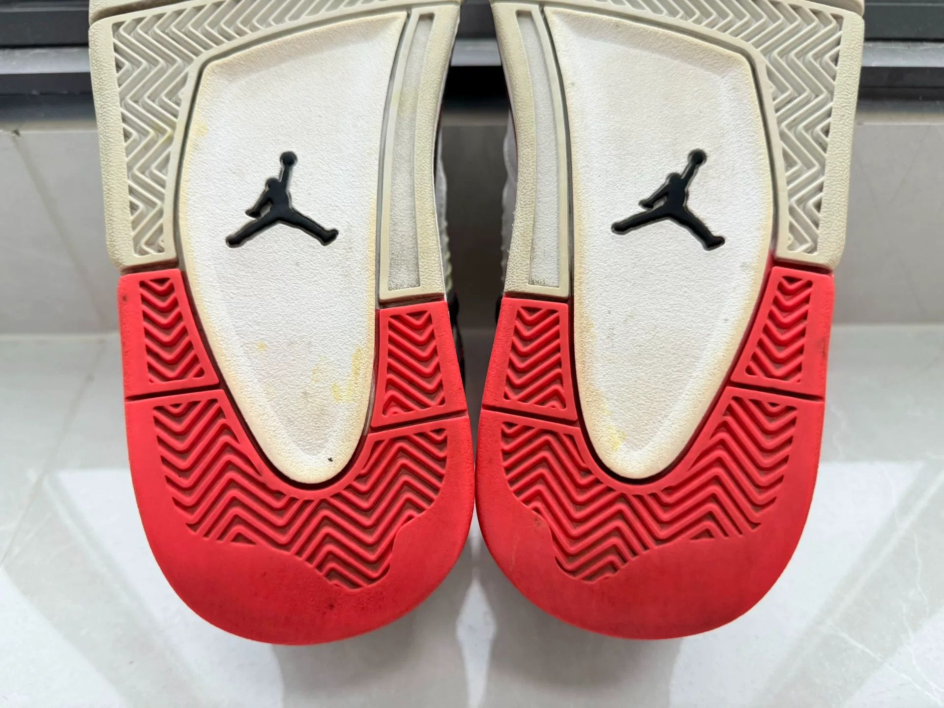 Nike Nike AJ4 Lowtop Sneakers 9 Men Size US 9 / EU 42 - 8 Thumbnail