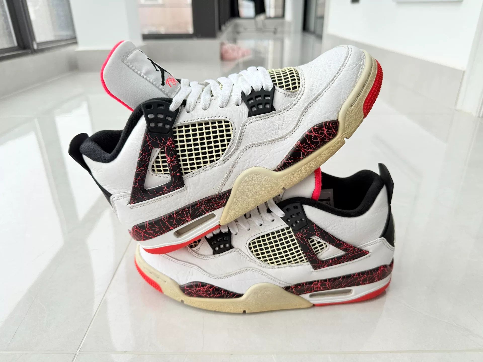 Nike Nike AJ4 Lowtop Sneakers 9 Men Size US 9 / EU 42 - 2 Thumbnail