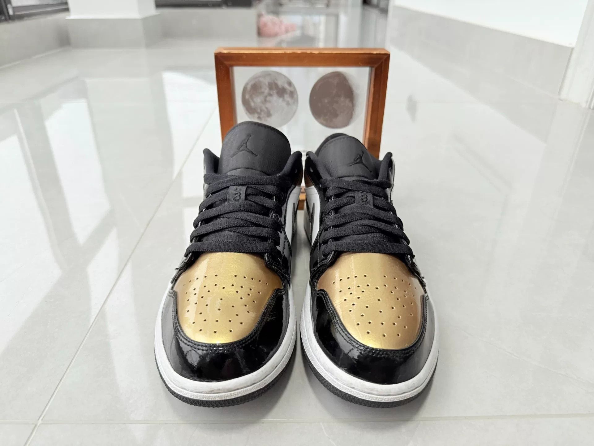 Nike Nike AJ1 Black Lowtop Sneakers 10 Men Size US 10 / EU 43 - 4 Thumbnail