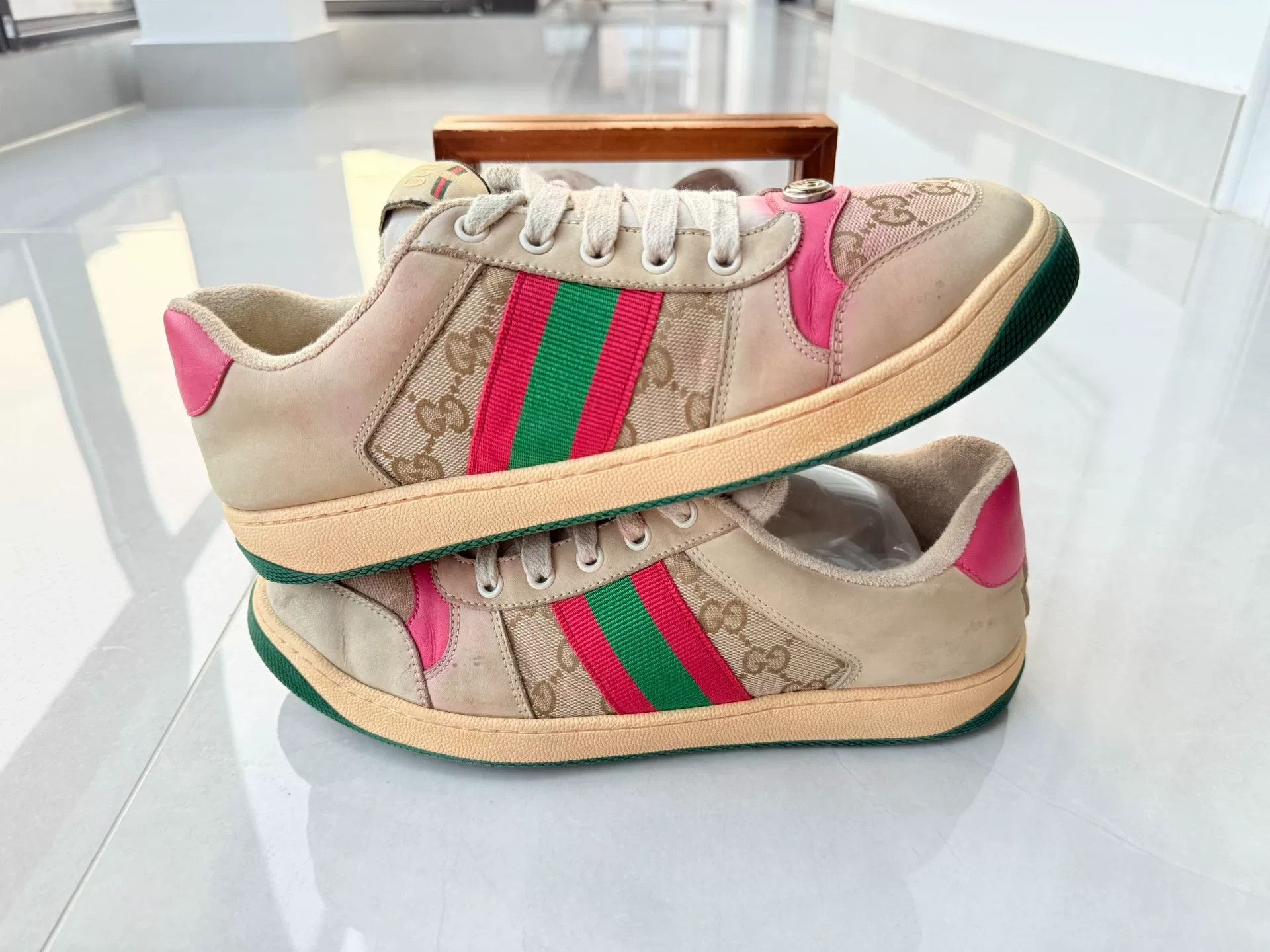 Gucci Gucci Distressed Lowtop Sneakers 7 Men Size US 7 / EU 40 - 2 Thumbnail