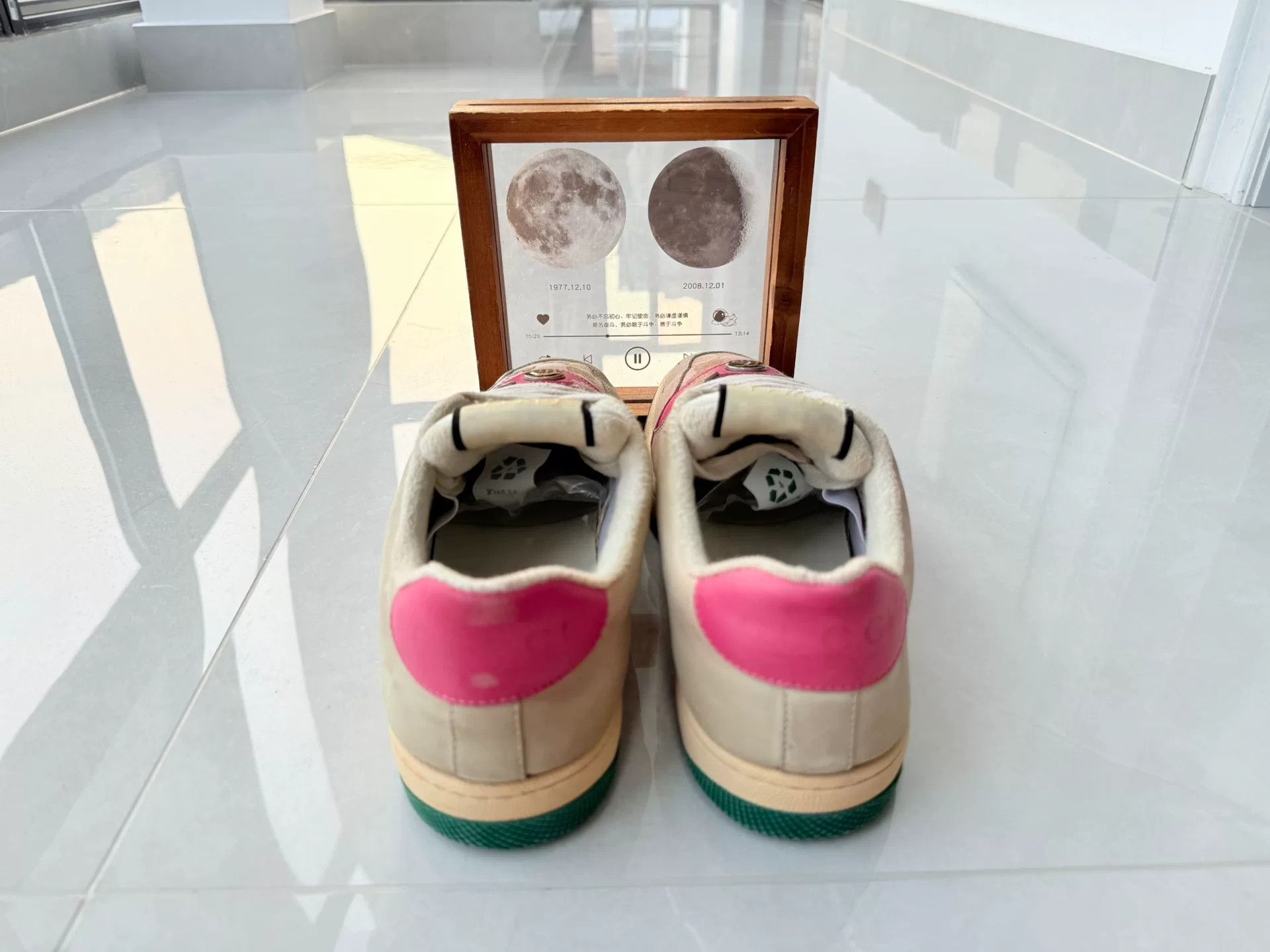 Gucci Gucci Distressed Lowtop Sneakers 7 Men Size US 7 / EU 40 - 6 Thumbnail