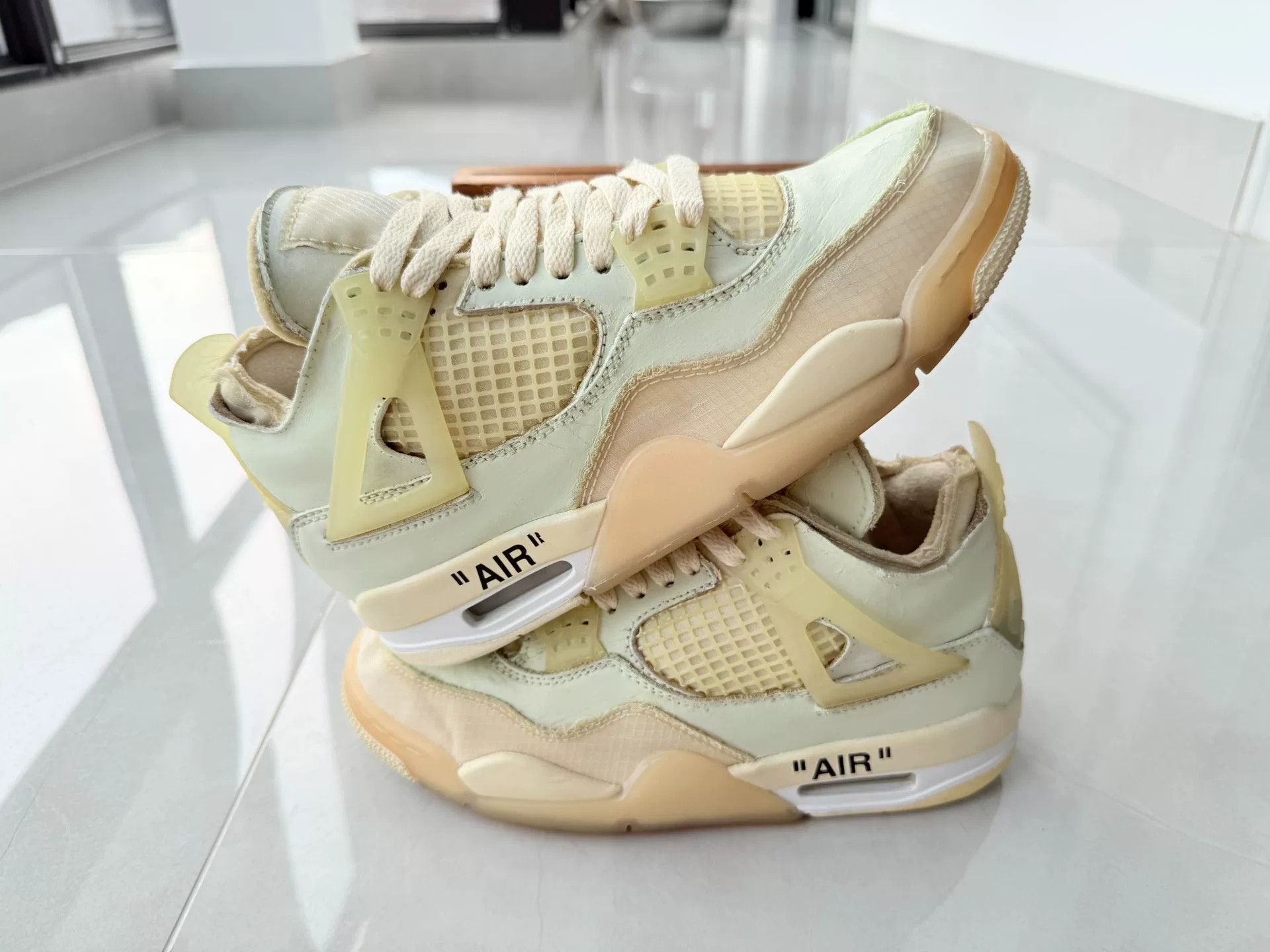 Nike Nike AJ4 White Lowtop Sneakers 8 Men Size US 8 / EU 41 - 2 Thumbnail