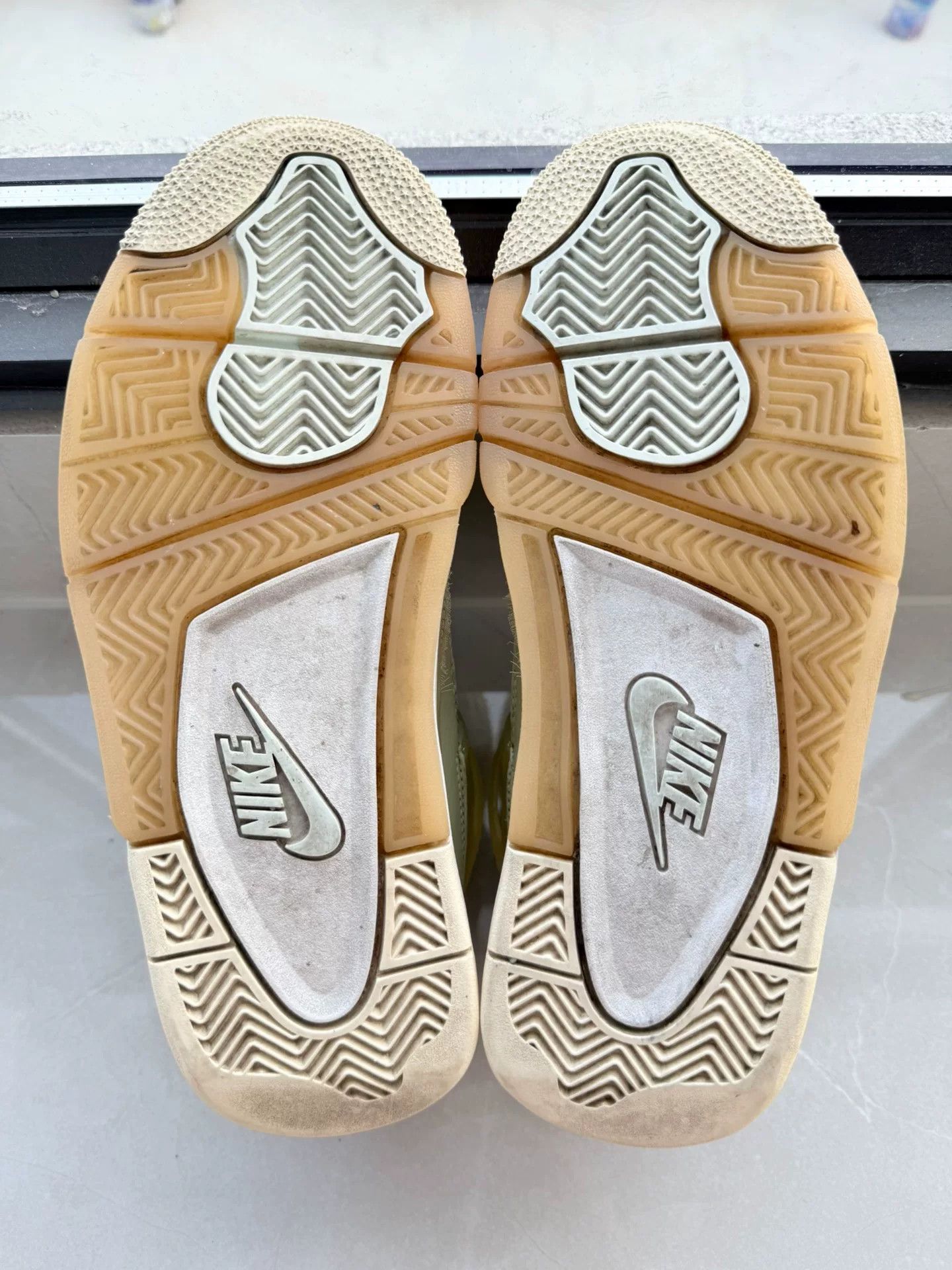 Nike Nike AJ4 White Lowtop Sneakers 8 Men Size US 8 / EU 41 - 6 Thumbnail