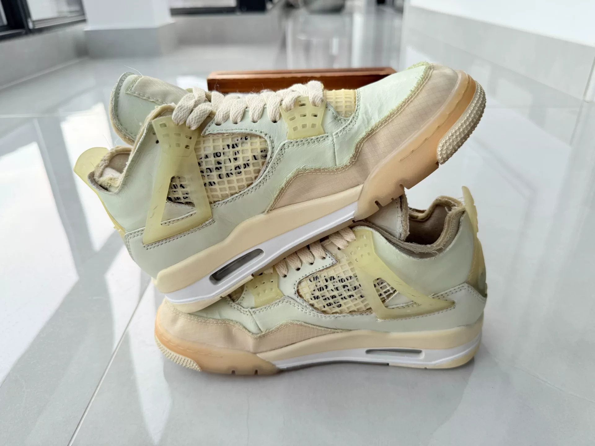 Nike Nike AJ4 White Lowtop Sneakers 8 Men Size US 8 / EU 41 - 3 Thumbnail