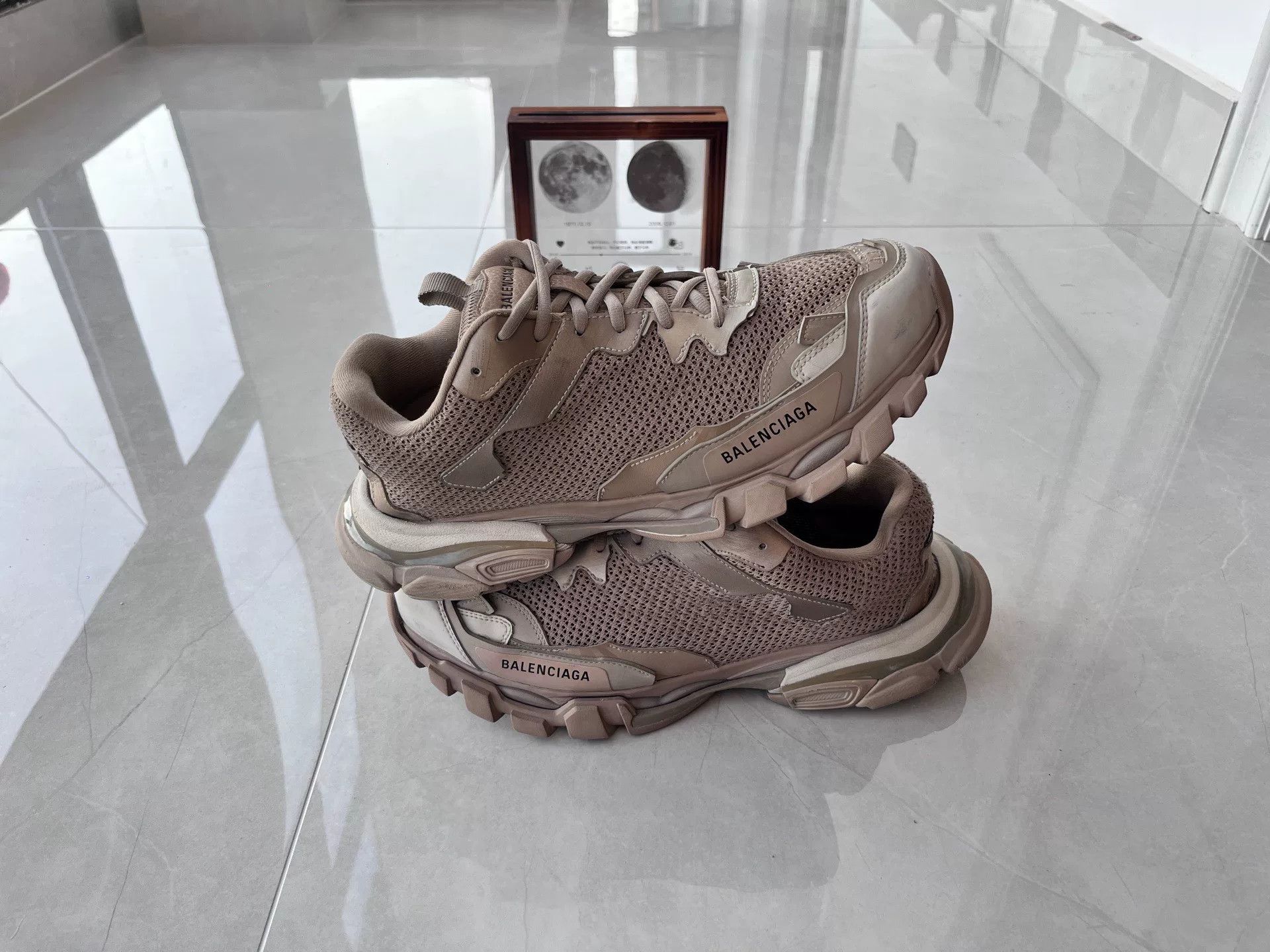 Balenciaga Balenciaga Brown Lowtop Sneakers 11 Men Size US 11 / EU 44 - 2 Thumbnail