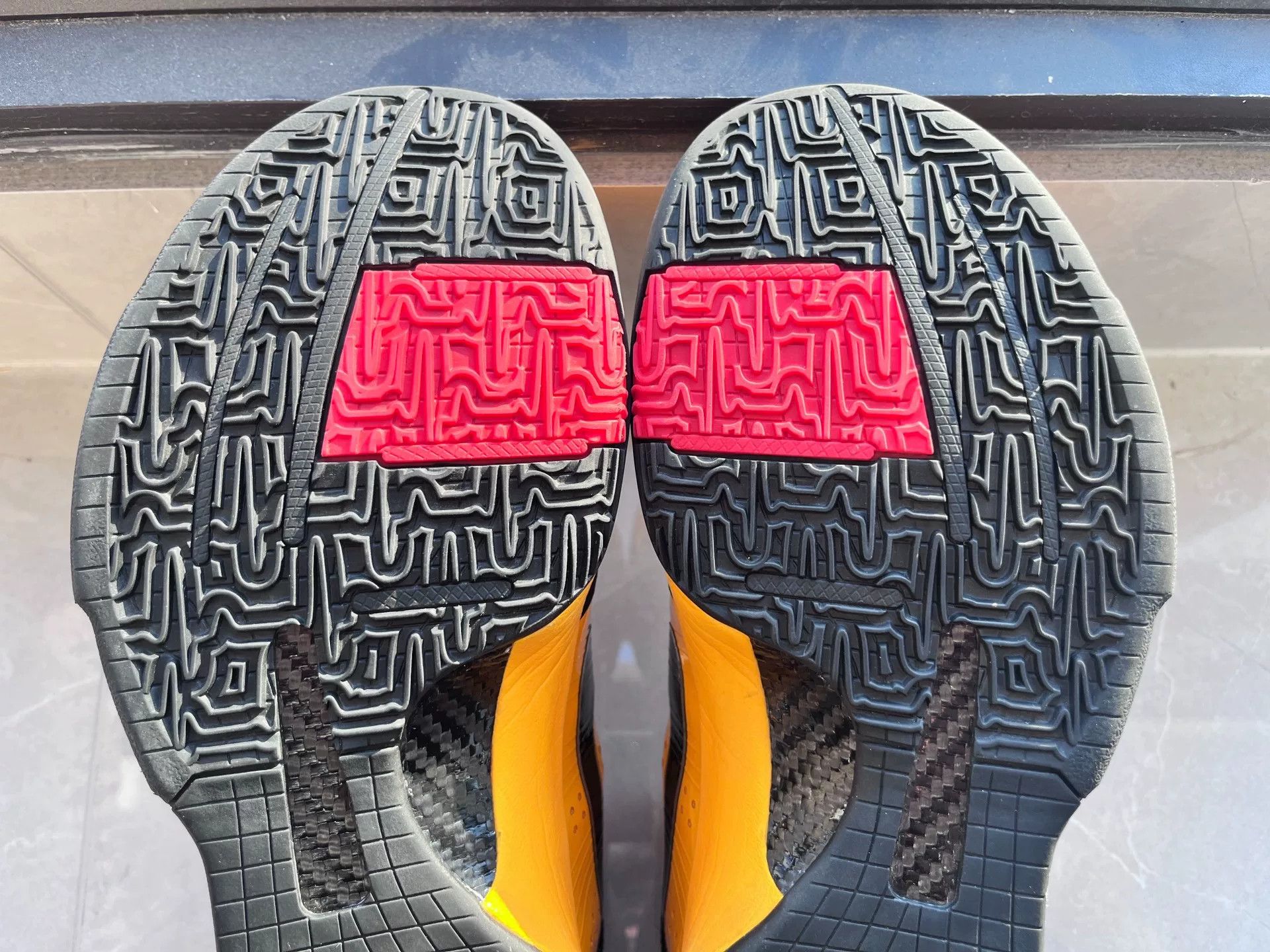 Nike Nike KOBE5 Yellow Lowtop Sneakers 9 Men Size US 9 / EU 42 - 7 Thumbnail