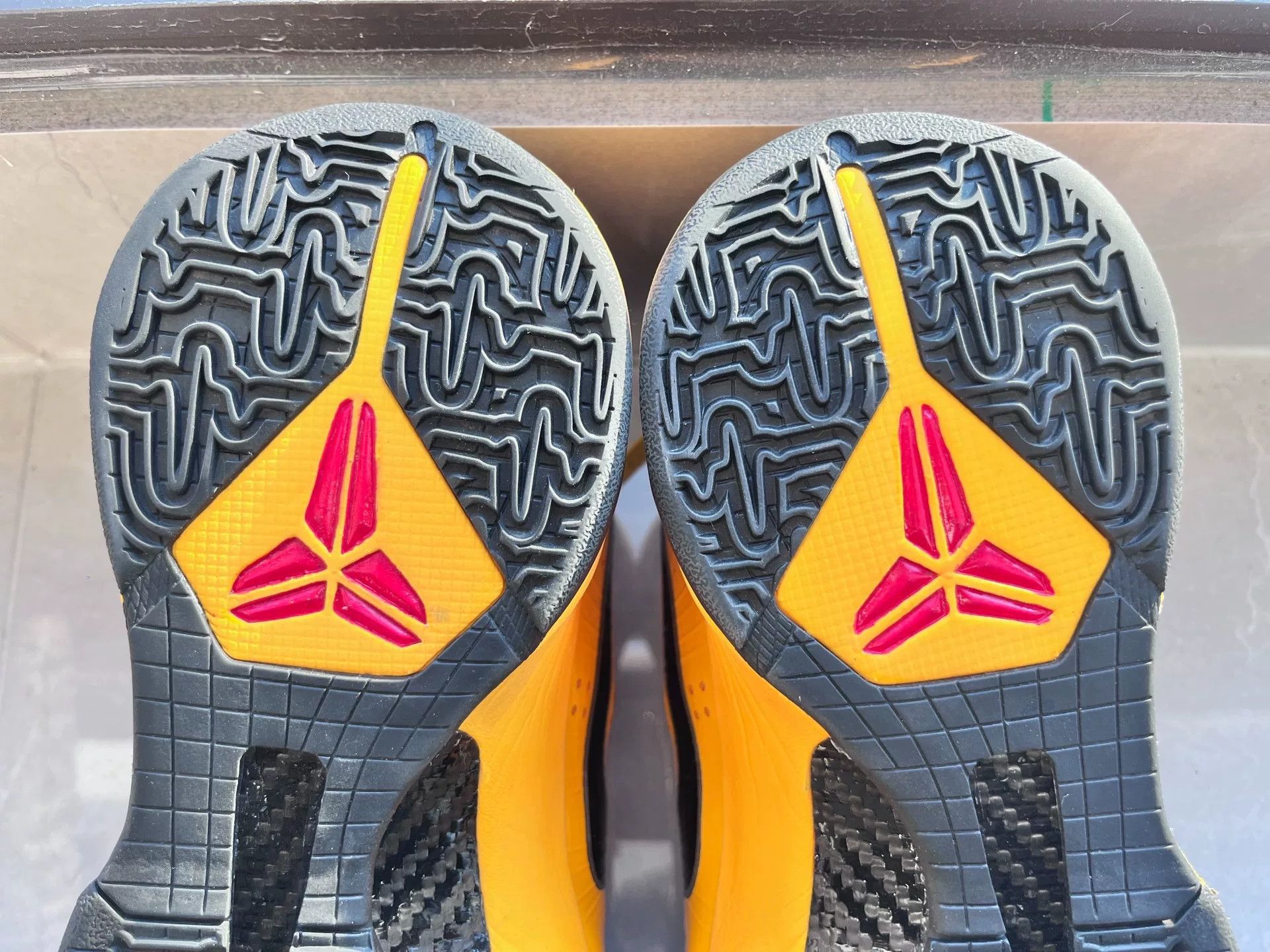 Nike Nike KOBE5 Yellow Lowtop Sneakers 9 Men Size US 9 / EU 42 - 8 Thumbnail