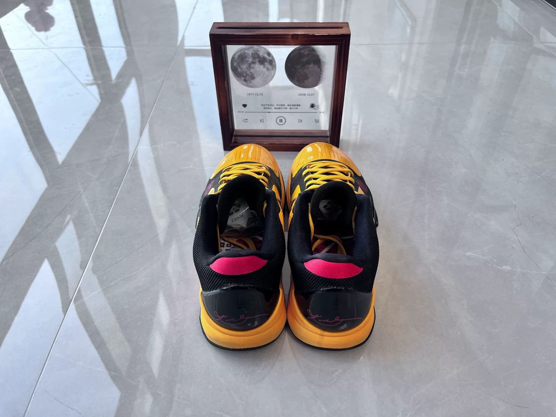 Nike Nike KOBE5 Yellow Lowtop Sneakers 9 Men Size US 9 / EU 42 - 5 Thumbnail