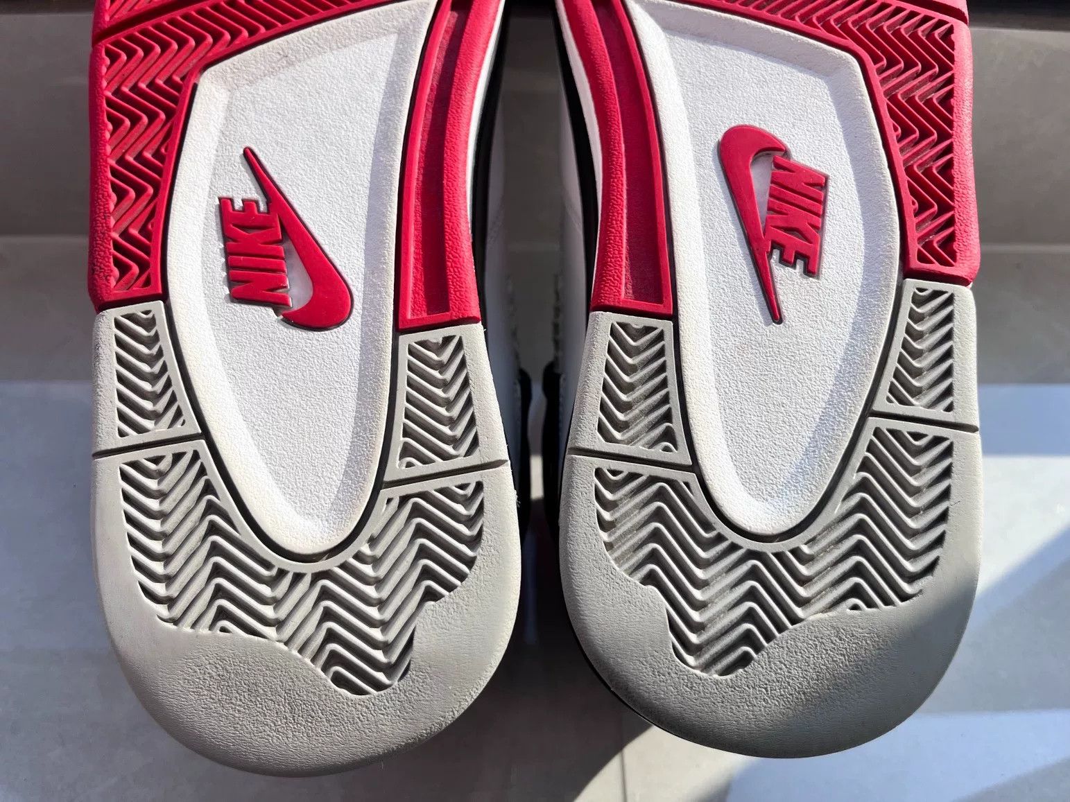 Nike Nike AJ4 Red Lowtop Sneakers 12 Men Size US 12 / EU 45 - 8 Thumbnail