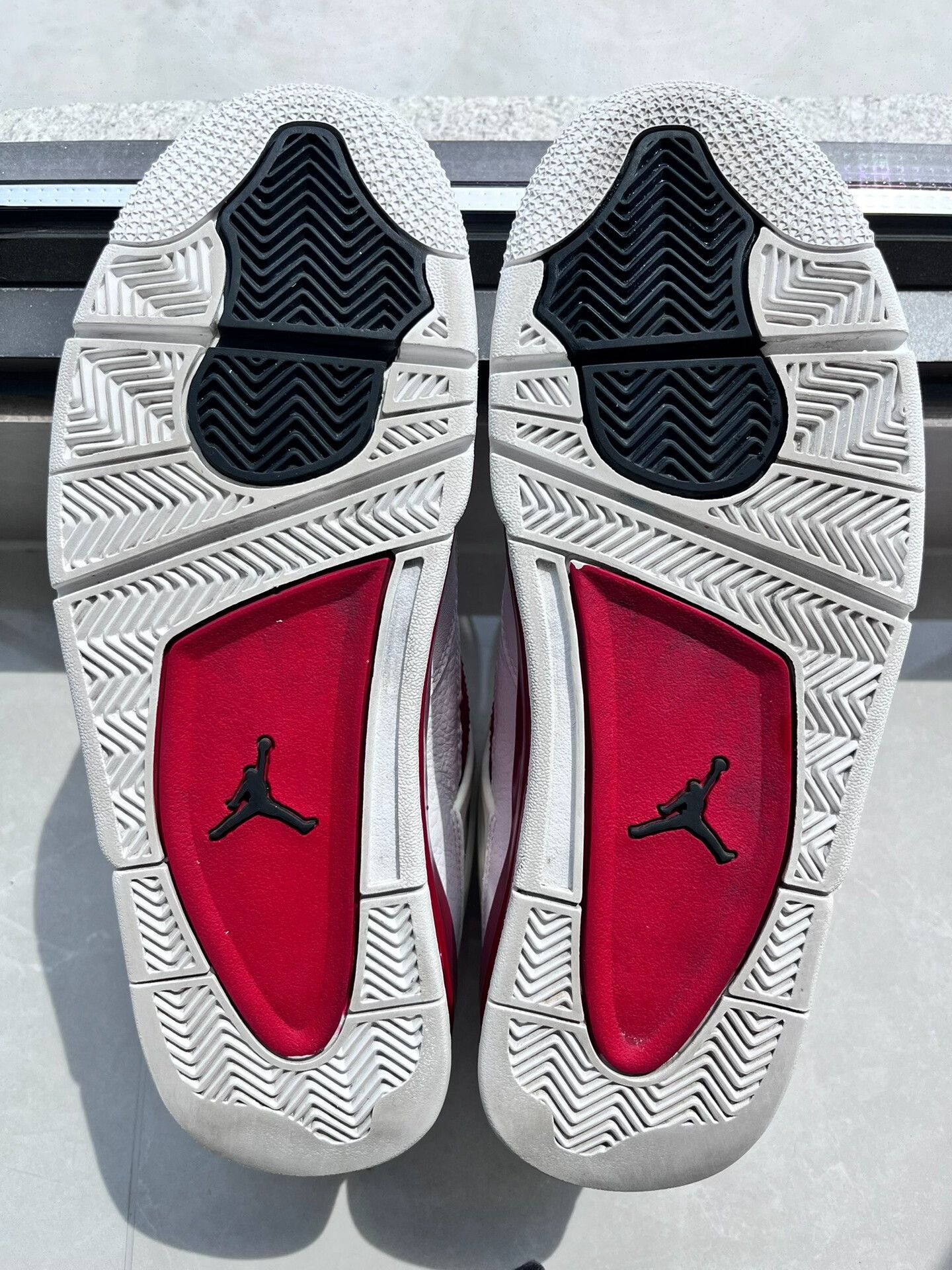 Nike Nike AJ4 Red Lowtop Sneakers 11 Men Size US 11 / EU 44 - 6 Thumbnail