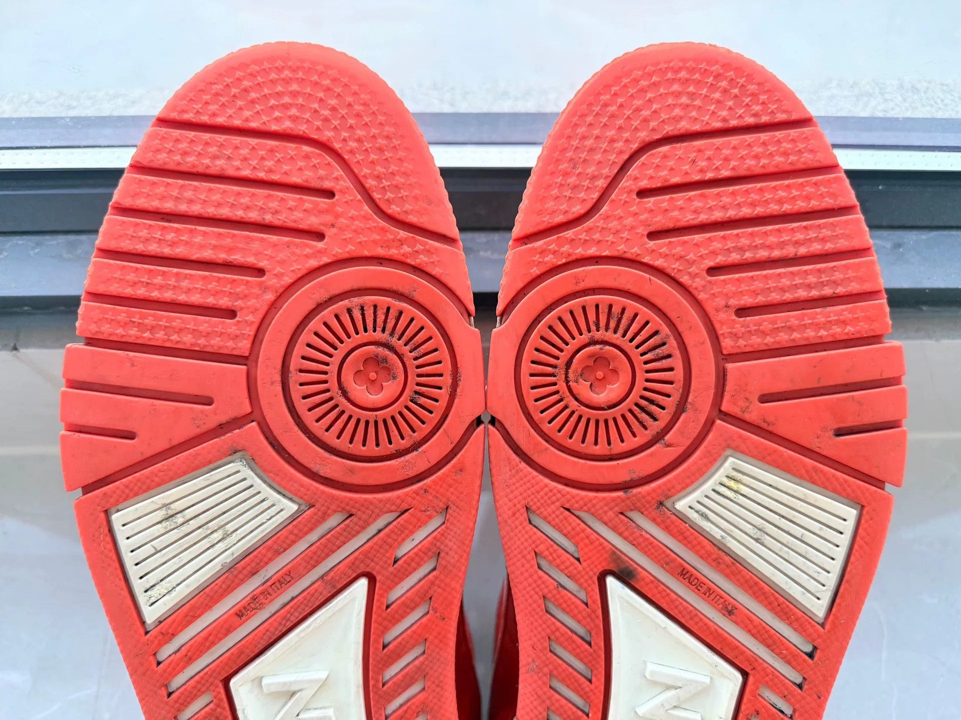 Louis Vuitton Louis Vuitton Training White Lowtop Sneakers 10 Men Size US 10 / EU 43 - 7 Thumbnail
