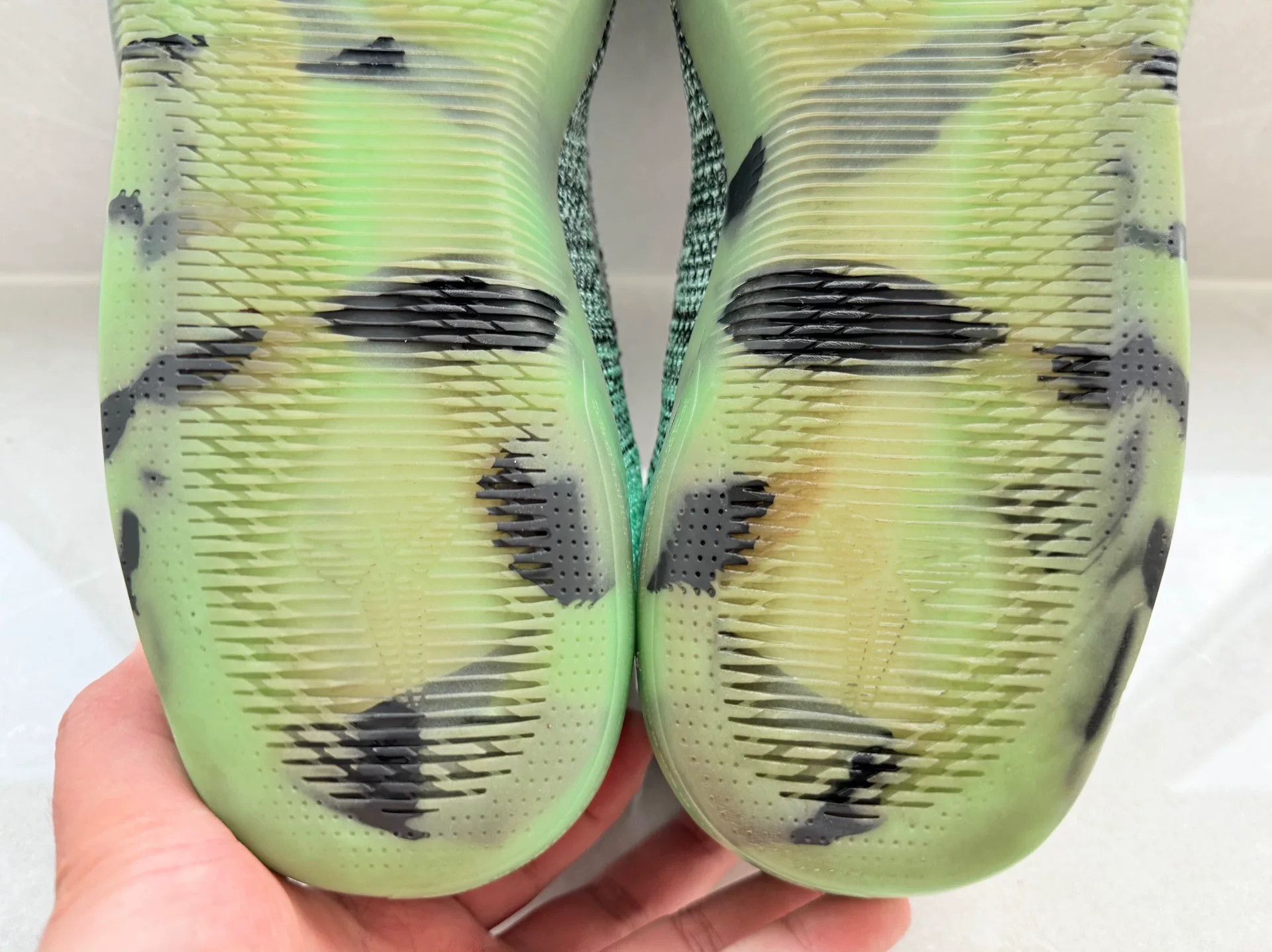 Nike Nike KOBE11 Gradient Multi Lowtop Sneakers 10 Men Size US 10 / EU 43 - 8 Thumbnail