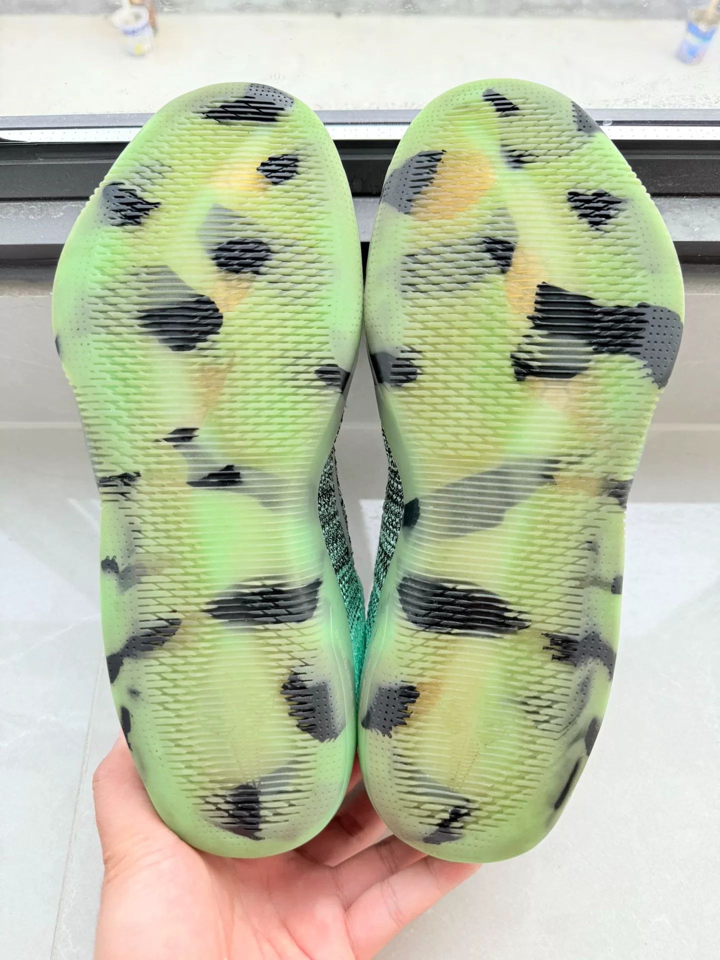 Nike Nike KOBE11 Gradient Multi Lowtop Sneakers 10 Men Size US 10 / EU 43 - 6 Thumbnail