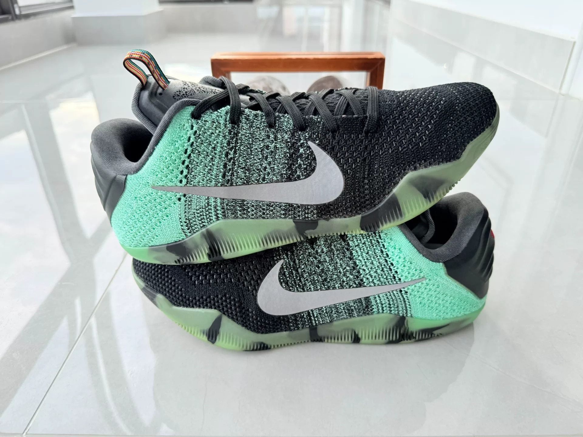 Nike Nike KOBE11 Gradient Multi Lowtop Sneakers 10 Men Size US 10 / EU 43 - 2 Thumbnail