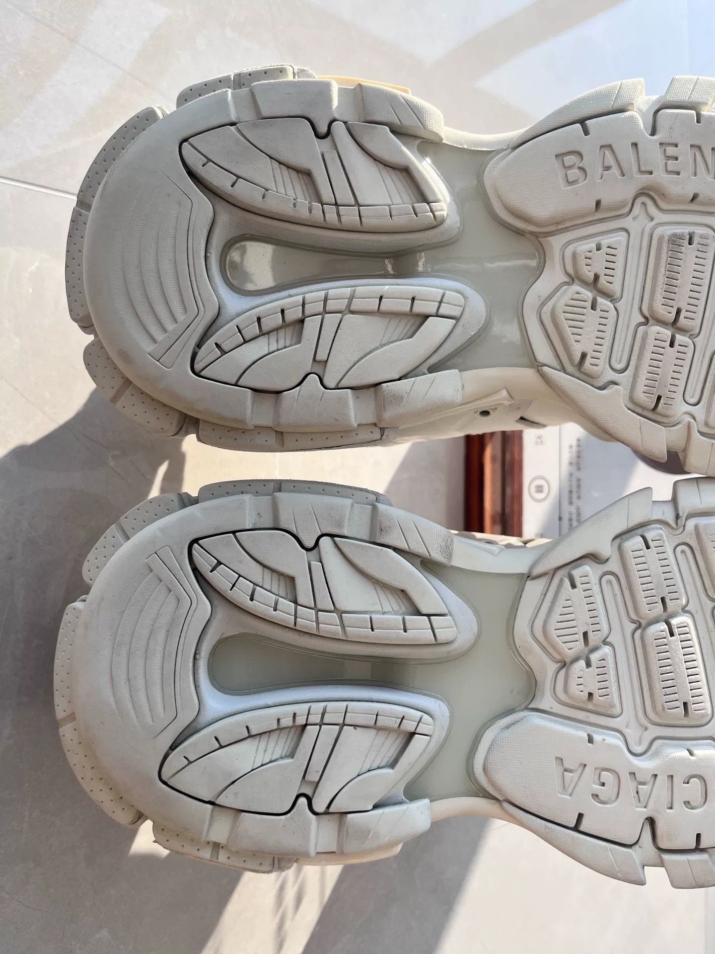 Balenciaga Balenciaga White Lowtop Sneakers 8 Men Size US 8 / EU 41 - 8 Thumbnail