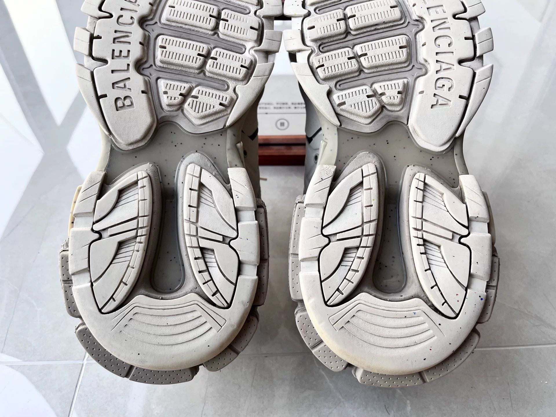 Balenciaga Balenciaga Multi Lowtop Sneakers 9 Men Size US 9 / EU 42 - 8 Thumbnail