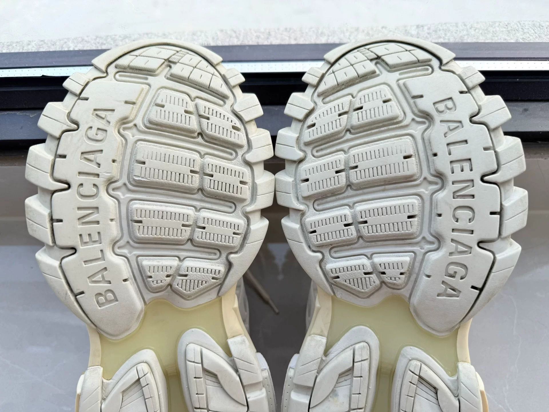 Balenciaga Balenciaga White Lowtop Sneakers 8 Men Size US 8 / EU 41 - 8 Thumbnail
