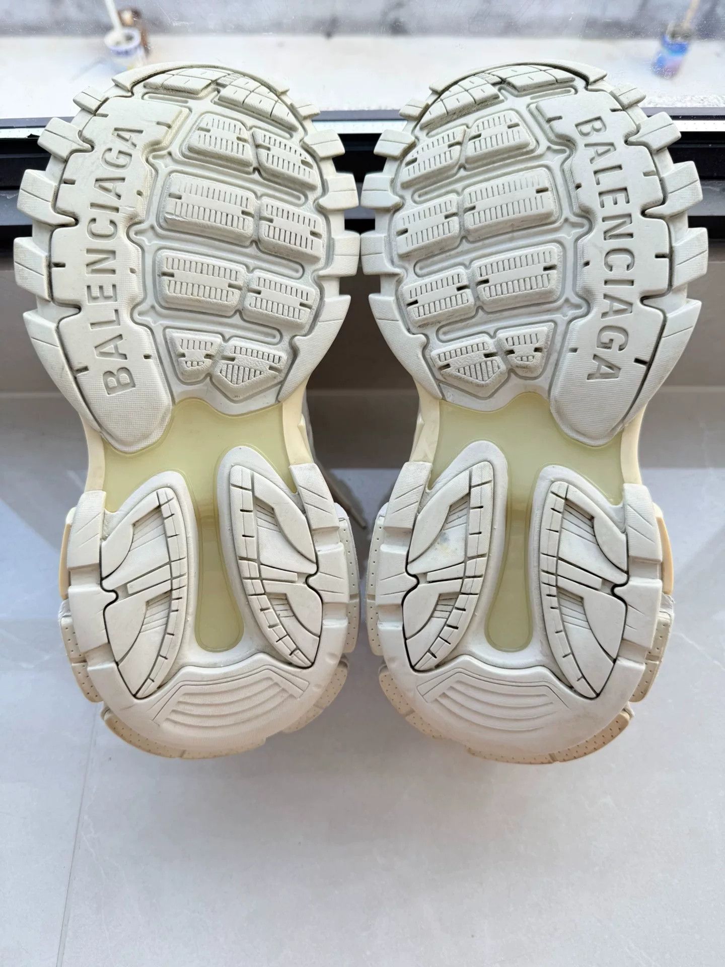 Balenciaga Balenciaga White Lowtop Sneakers 8 Men Size US 8 / EU 41 - 7 Thumbnail