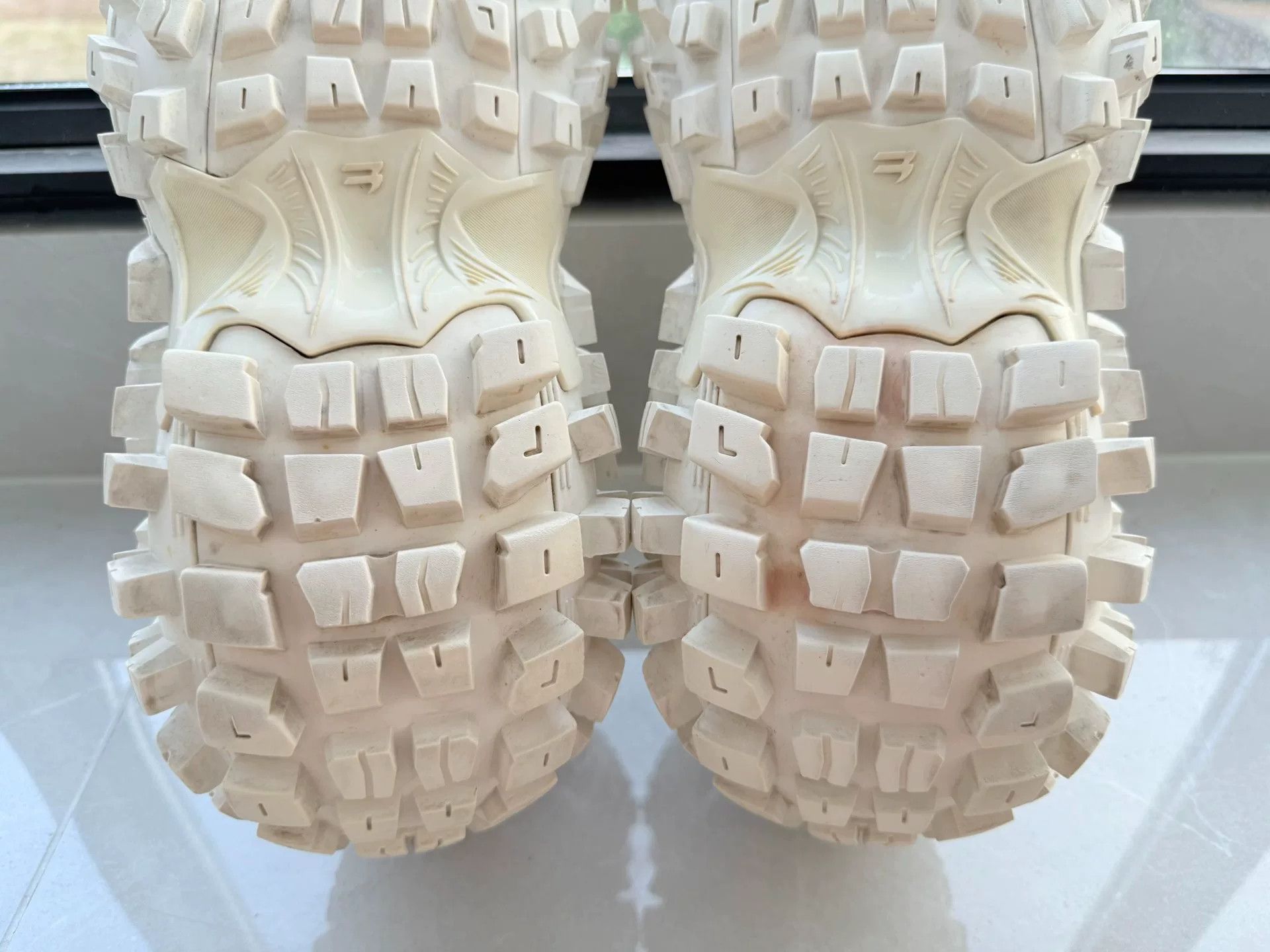 Balenciaga Balenciaga White Lowtop Sneakers 8 Men Size US 8 / EU 41 - 8 Thumbnail