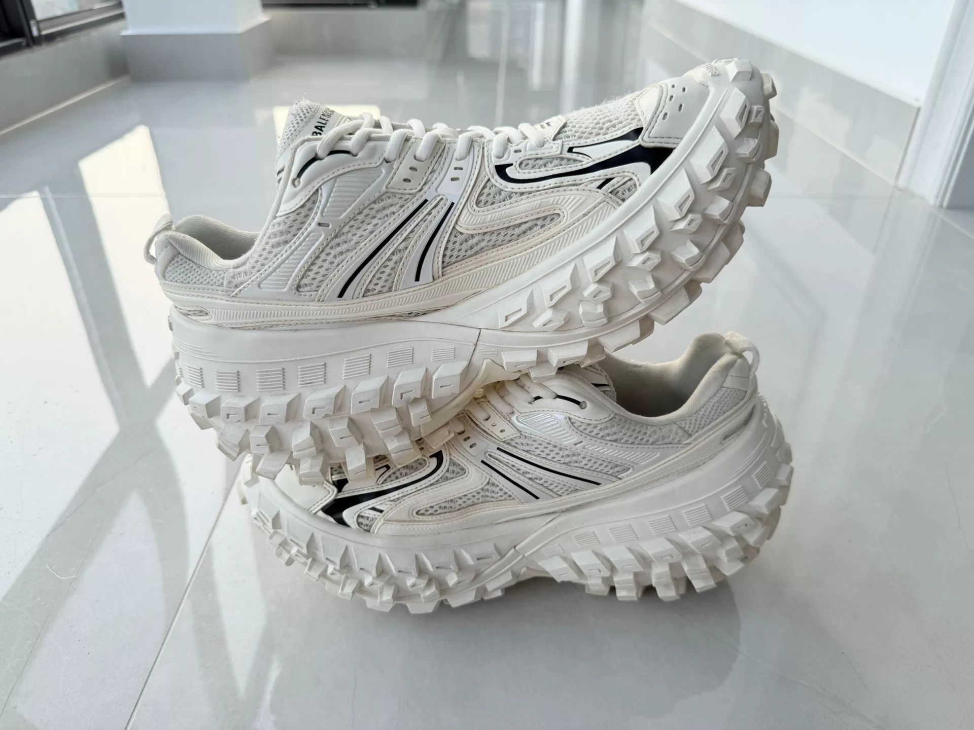 Balenciaga Balenciaga White Lowtop Sneakers 8 Men Size US 8 / EU 41 - 3 Thumbnail