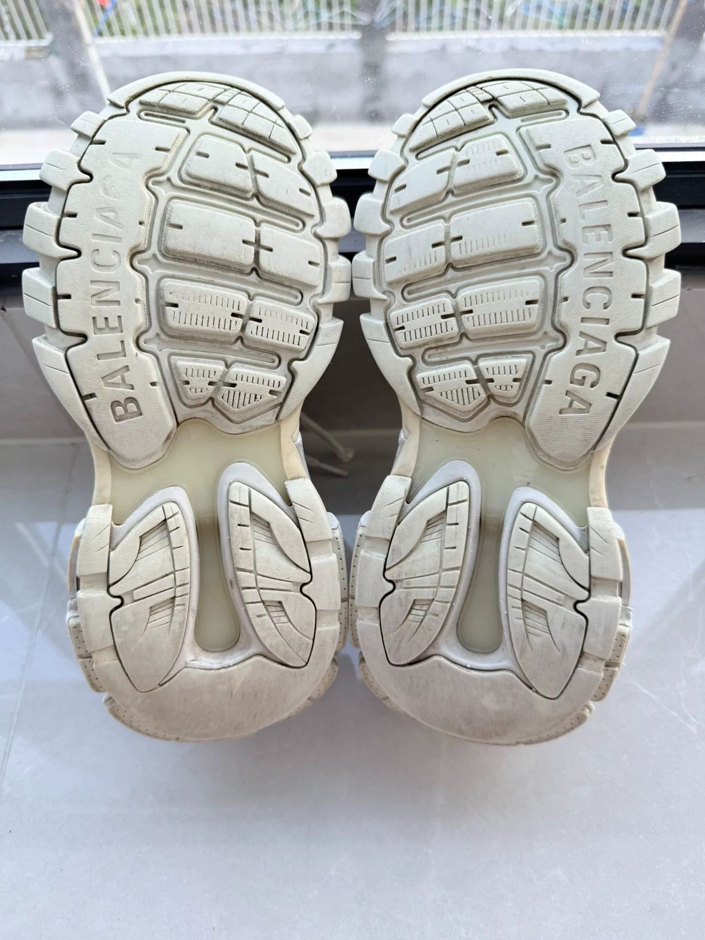 Balenciaga Balenciaga White Lowtop Sneakers it_38 Women Size US 8 / IT 38 - 7 Thumbnail