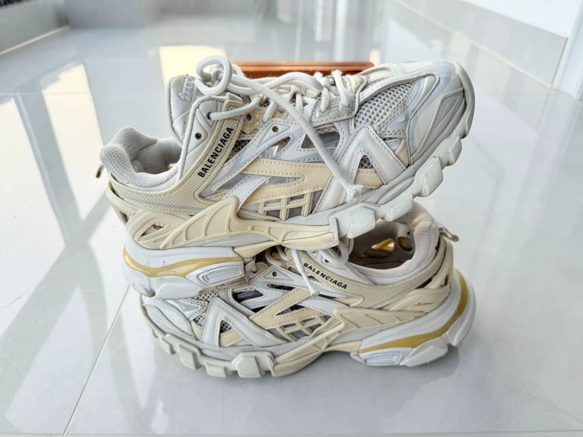 Balenciaga Balenciaga White Lowtop Sneakers it_38 Women Size US 8 / IT 38 - 2 Thumbnail