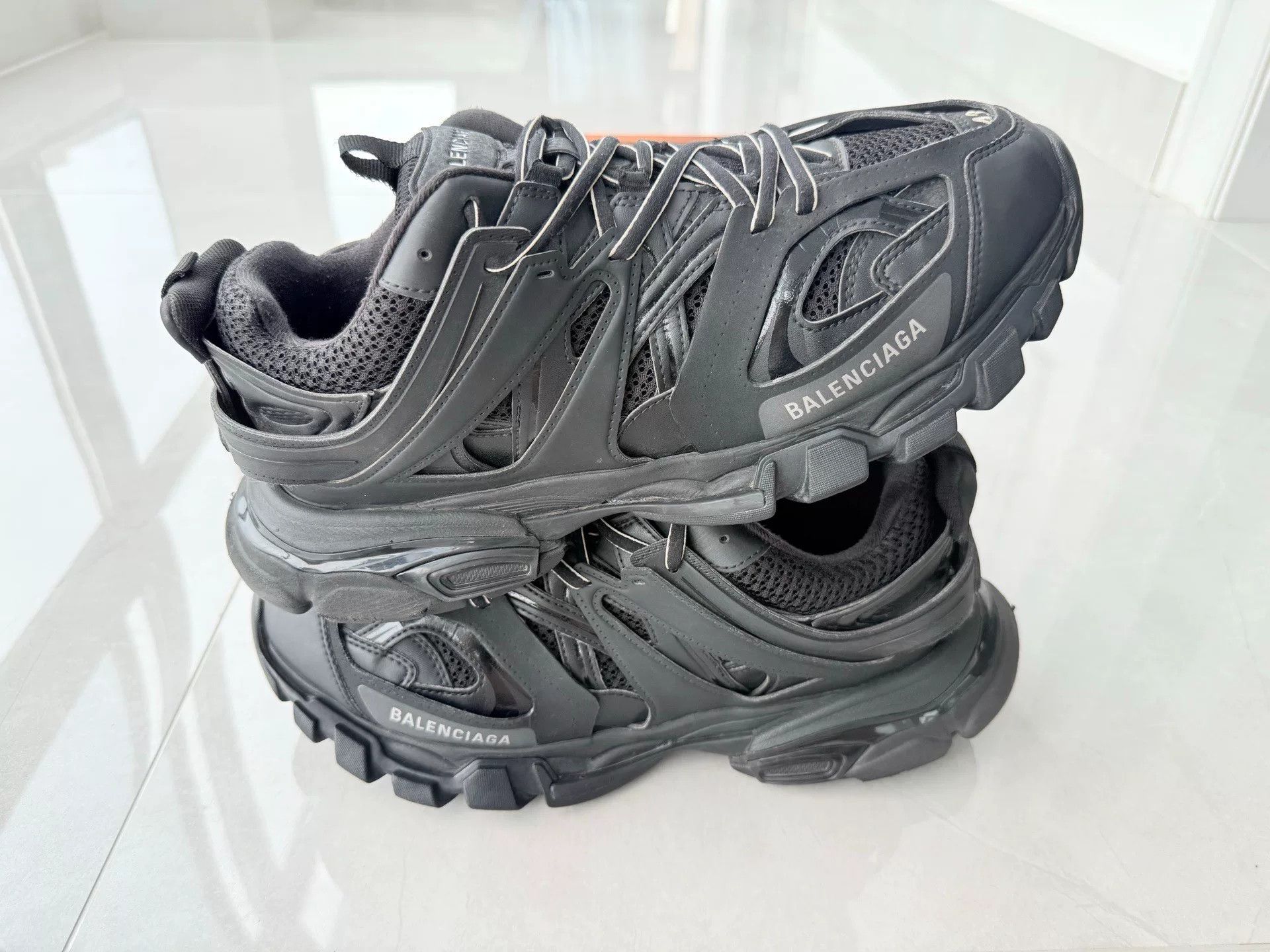 Balenciaga Balenciaga Black Lowtop Sneakers 10 Men Size US 10 / EU 43 - 2 Thumbnail