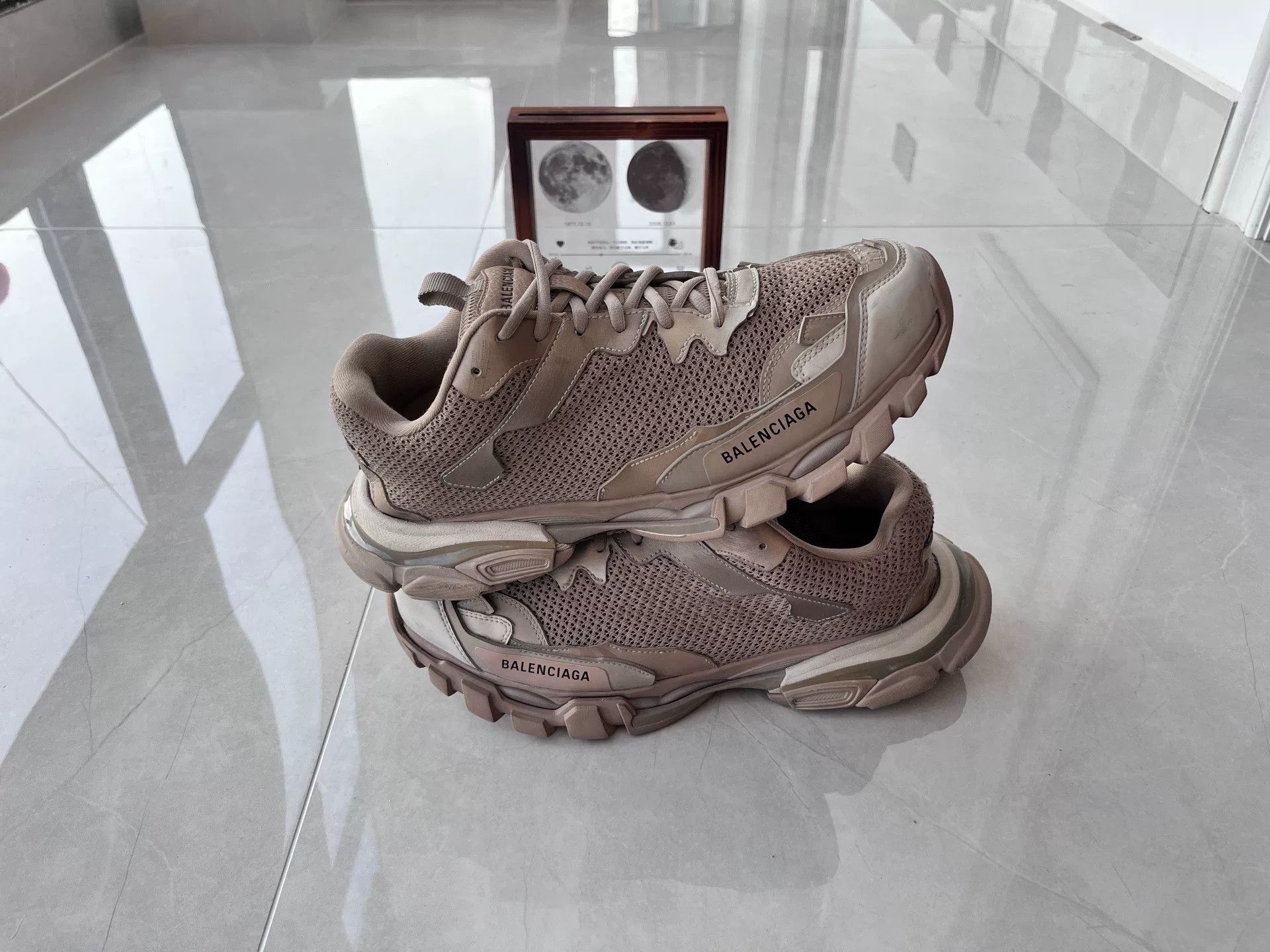 Balenciaga Balenciaga Brown Lowtop Sneakers 11 Men Size US 11 / EU 44 - 2 Thumbnail
