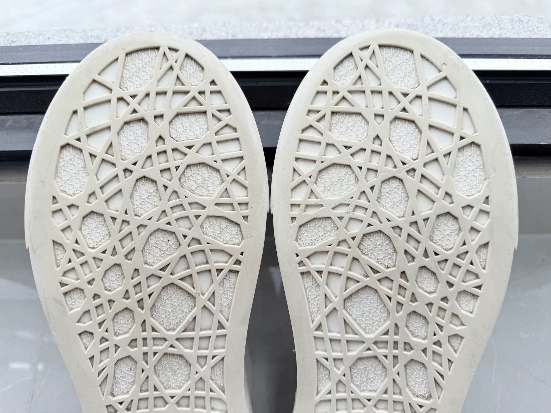 Dior Dior White Lowtop Sneakers 8 Men Size US 8 / EU 41 - 7 Thumbnail