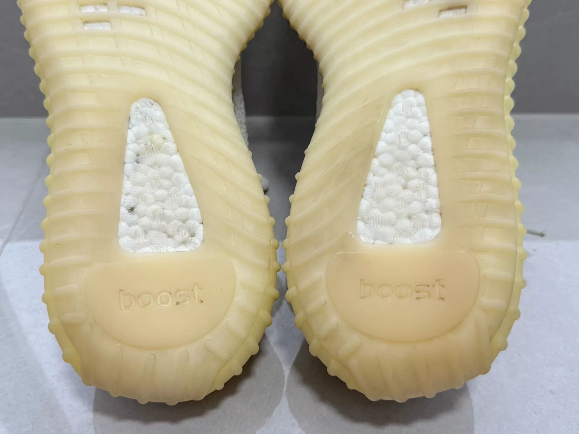 Adidas Adidas YEEZY350 White Lowtop Sneakers 9 Men Size US 9 / EU 42 - 8 Thumbnail
