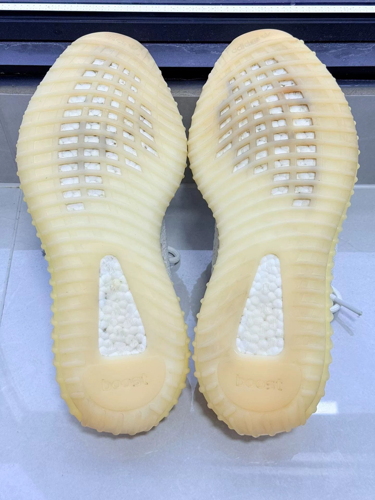 Adidas Adidas YEEZY350 White Lowtop Sneakers 9 Men Size US 9 / EU 42 - 6 Thumbnail