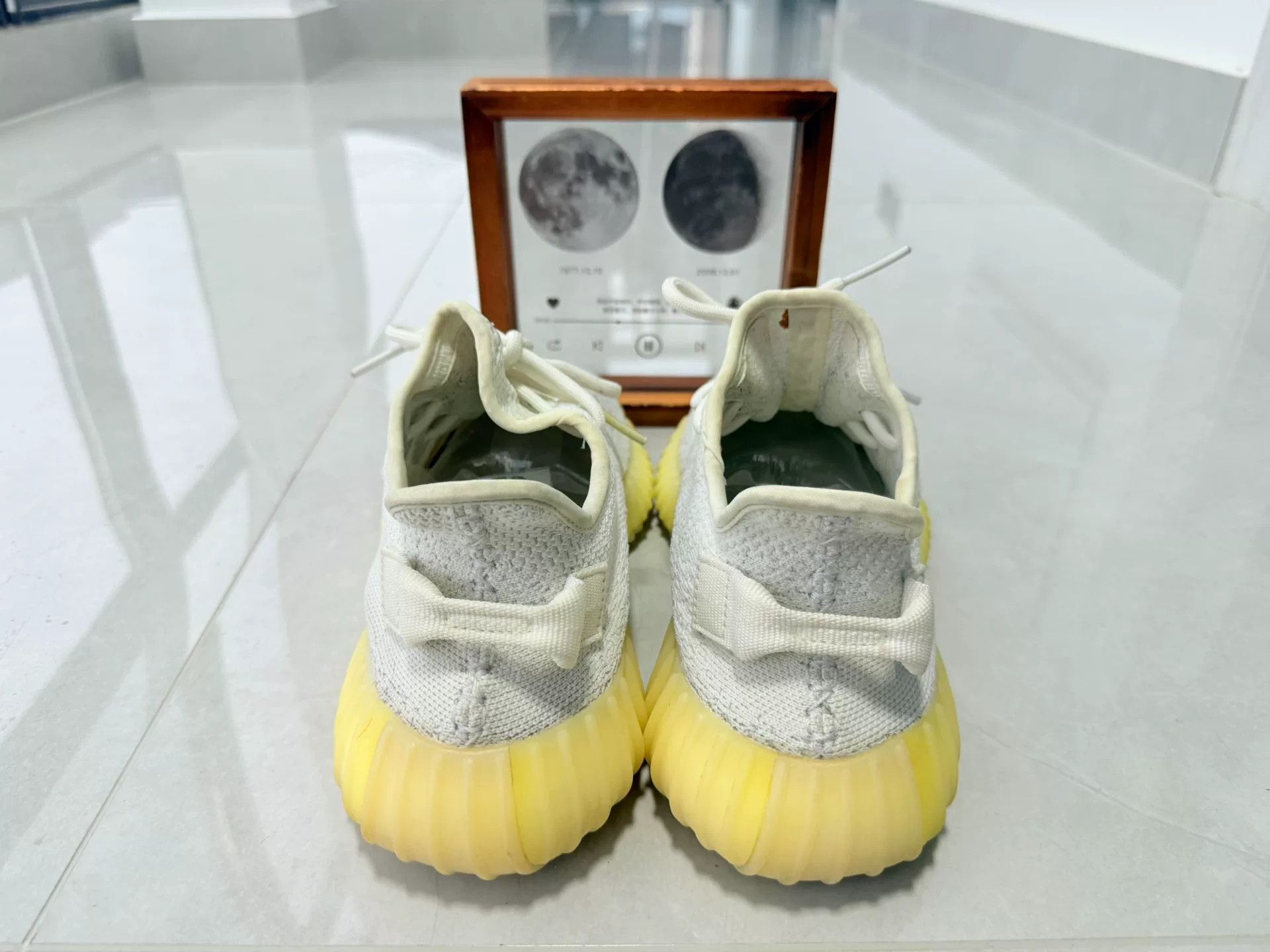 Adidas Adidas YEEZY350 White Lowtop Sneakers 9 Men Size US 9 / EU 42 - 5 Thumbnail