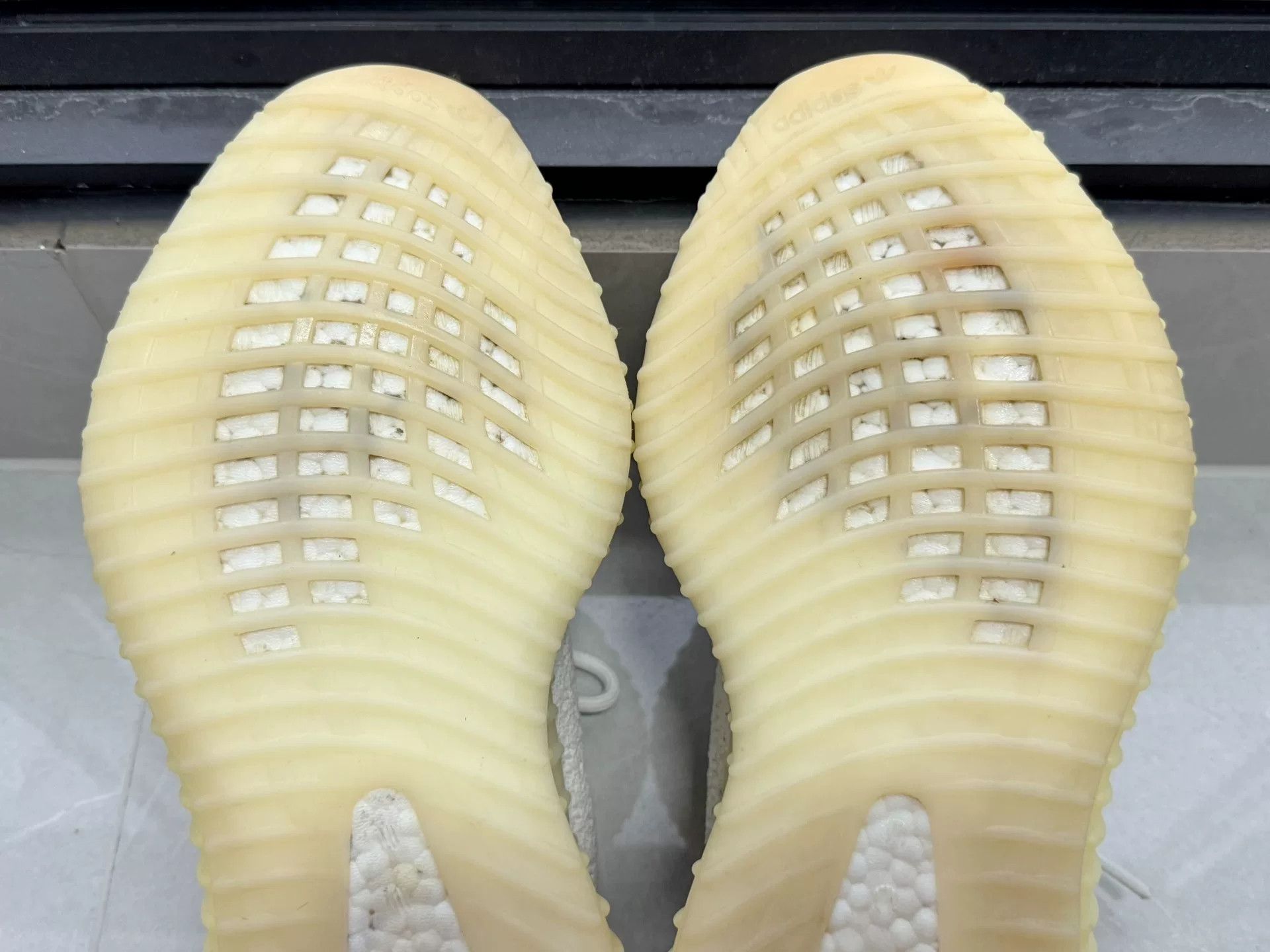 Adidas Adidas YEEZY350 White Lowtop Sneakers 9 Men Size US 9 / EU 42 - 7 Thumbnail