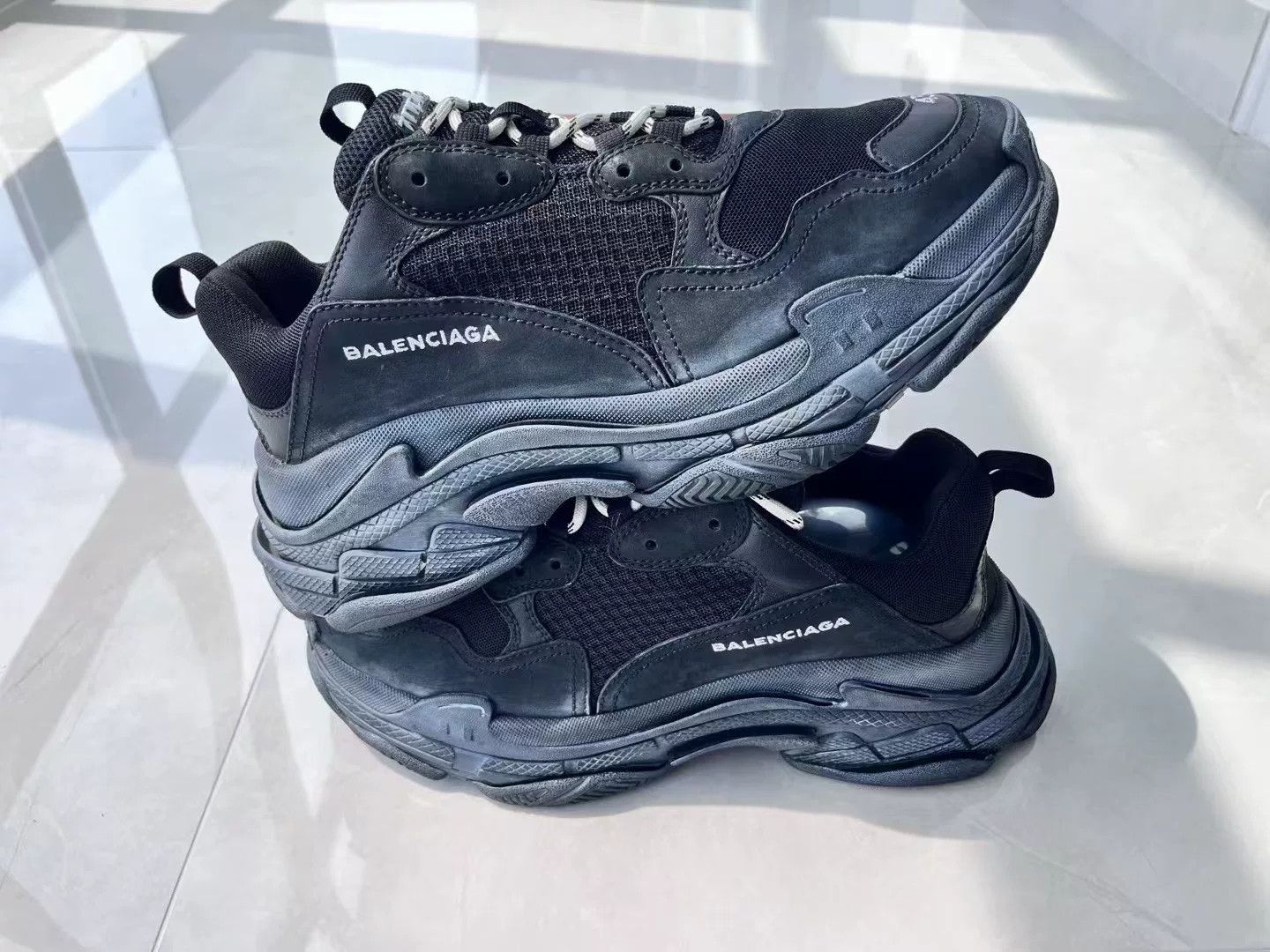 Balenciaga Balenciaga Black Lowtop Sneakers 10 Men Size US 10 / EU 43 - 2 Thumbnail