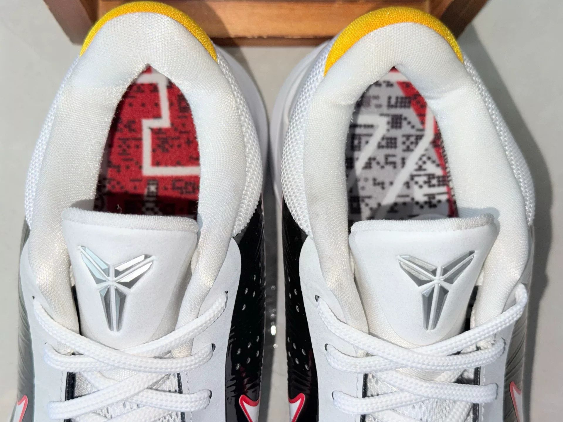 Nike Nike KOBE5 White Lowtop Sneakers 11 Men Size US 11 / EU 44 - 9 Thumbnail