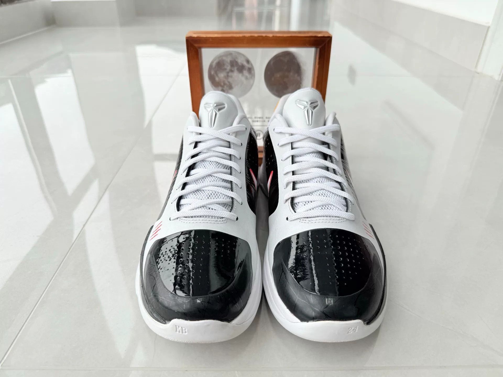 Nike Nike KOBE5 White Lowtop Sneakers 11 Men Size US 11 / EU 44 - 4 Thumbnail