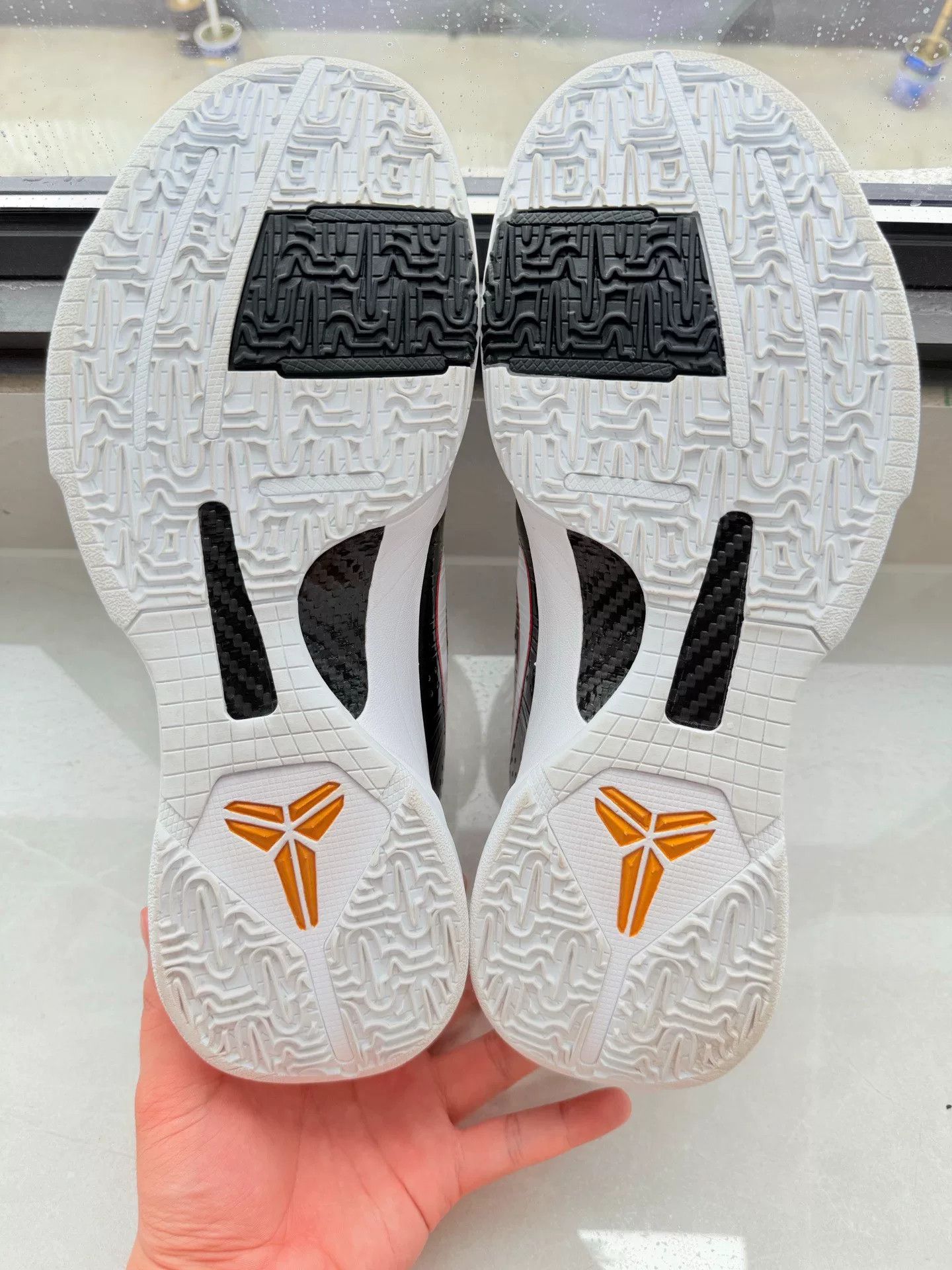 Nike Nike KOBE5 White Lowtop Sneakers 11 Men Size US 11 / EU 44 - 6 Thumbnail