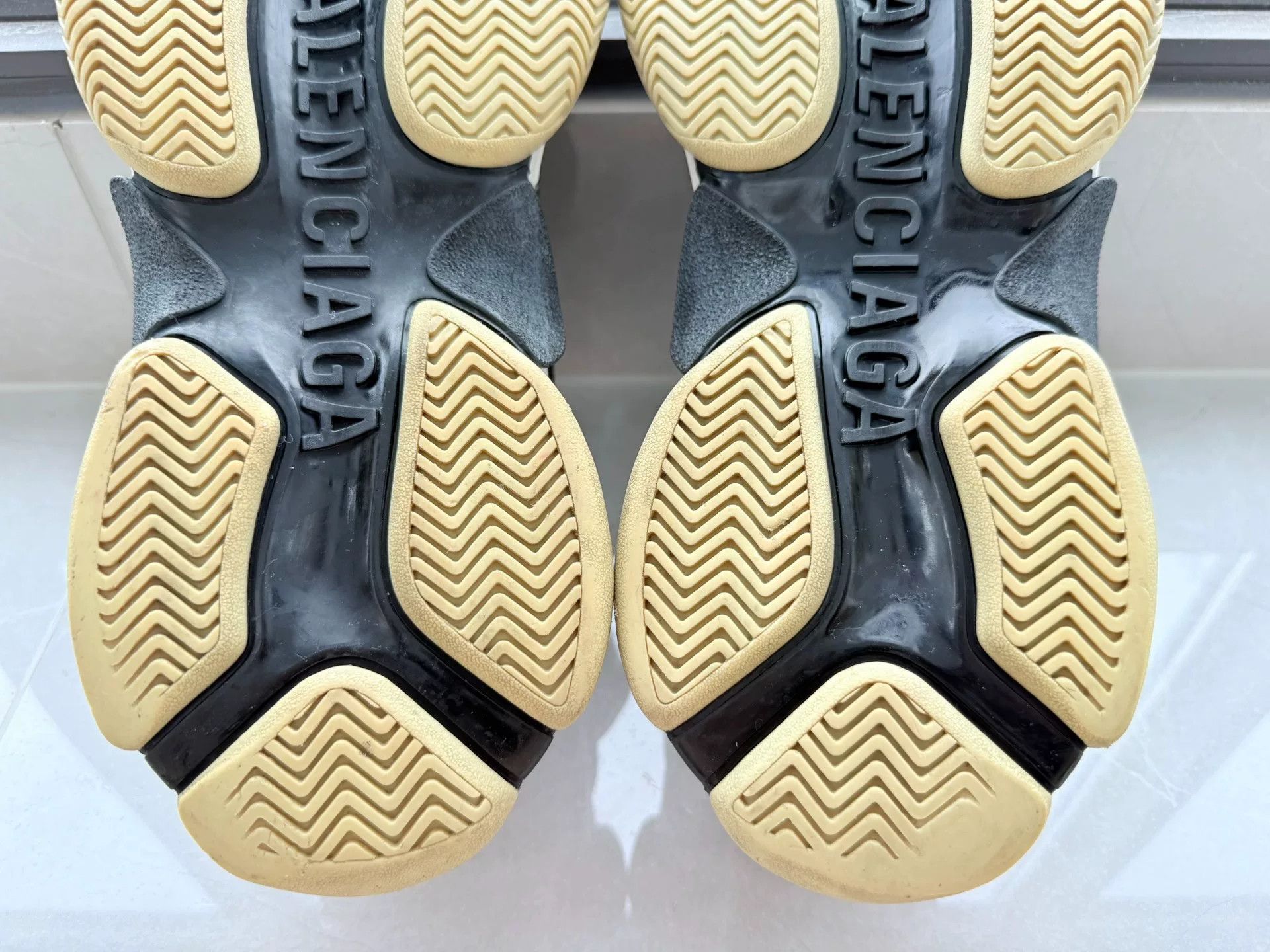 Balenciaga Balenciaga Black Lowtop Sneakers 7 Men Size US 7 / EU 40 - 9 Thumbnail