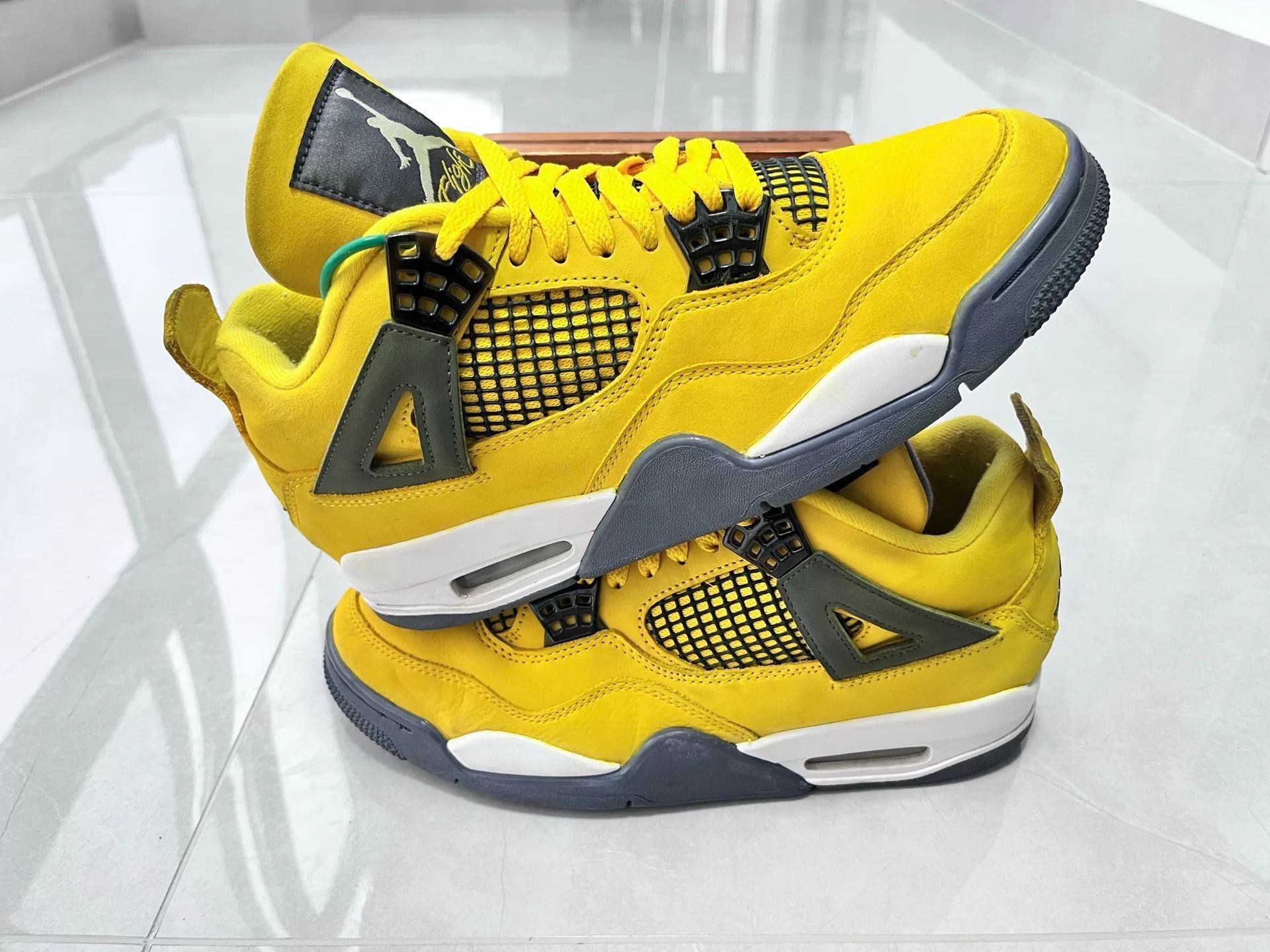 Nike Nike AJ4 Lowtop Sneakers 8 Men Size US 8 / EU 41 - 2 Thumbnail