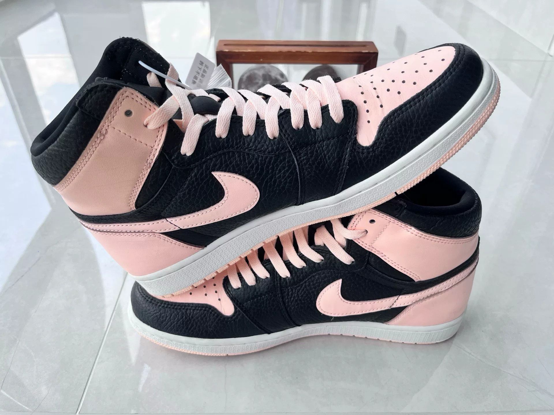 Nike Nike AJ1 Pink Lowtop Sneakers 12 Men Size US 12 / EU 45 - 3 Thumbnail