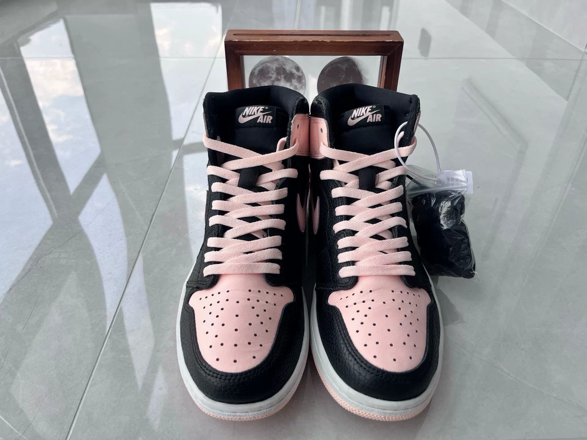 Nike Nike AJ1 Pink Lowtop Sneakers 12 Men Size US 12 / EU 45 - 4 Thumbnail