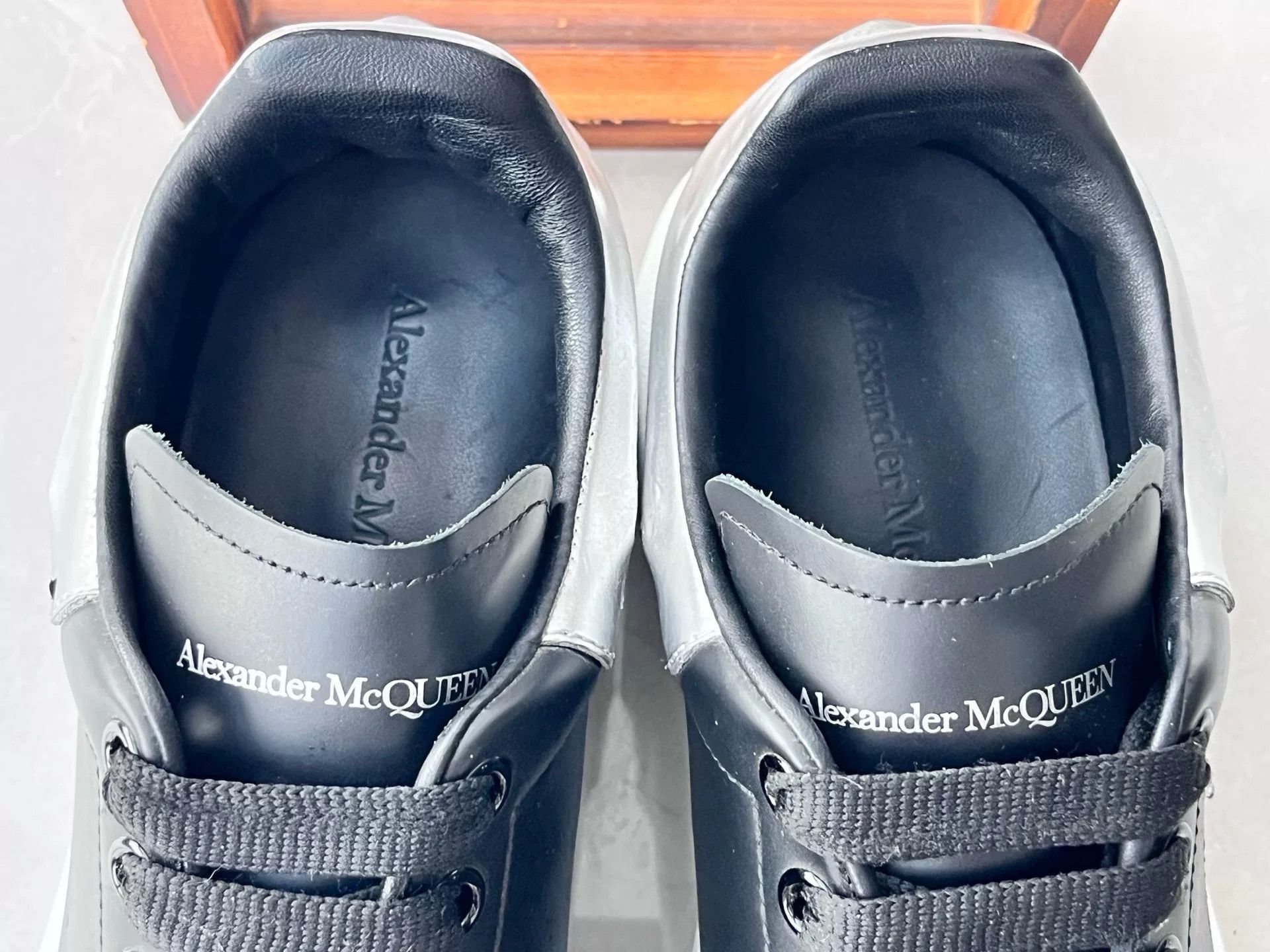 Alexander McQueen Alexander McQueen Black Lowtop Sneakers 9 Men Size US 9 / EU 42 - 8 Thumbnail